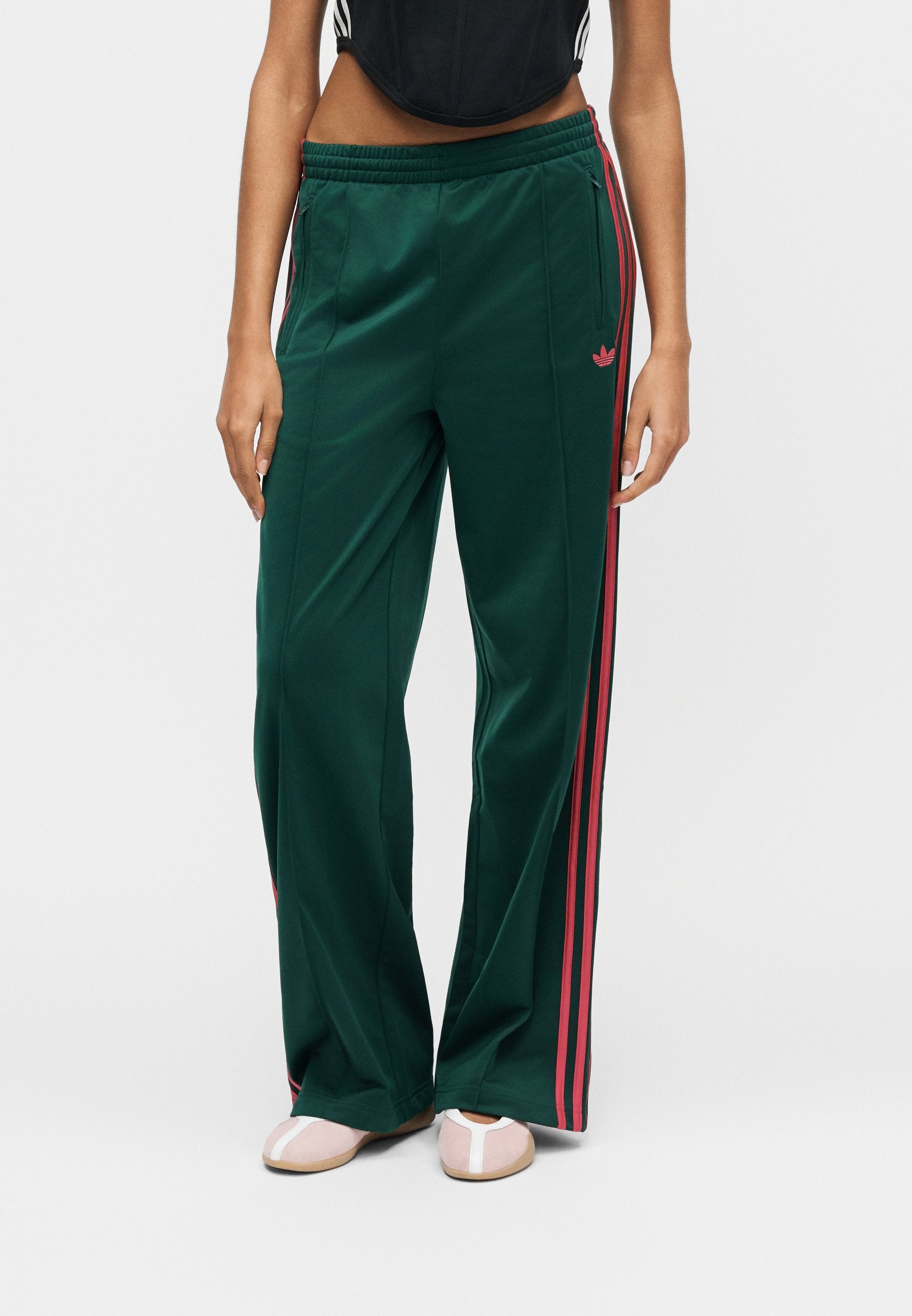 FIREBIRD LOOSE TRACKSUIT PANTS - Tracksuit bottoms - collegiate green/real magenta