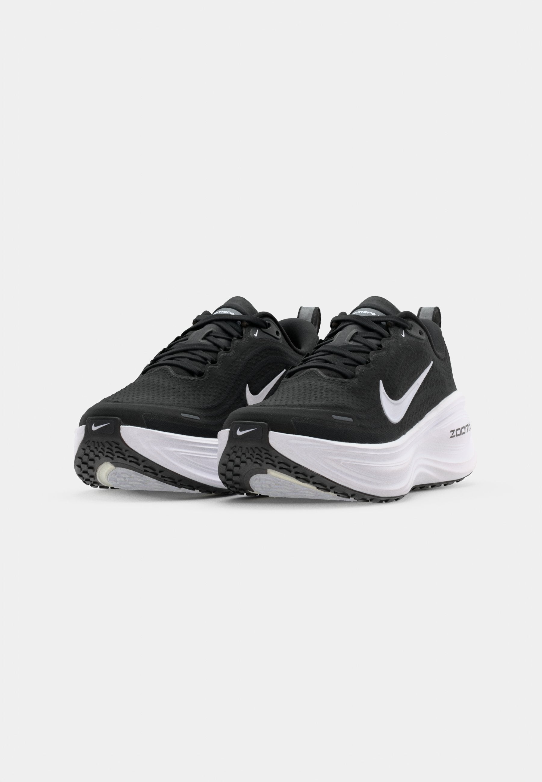 VOMERO PLUS - Road running shoes - black/white/cool grey/metallic dark grey/summit white