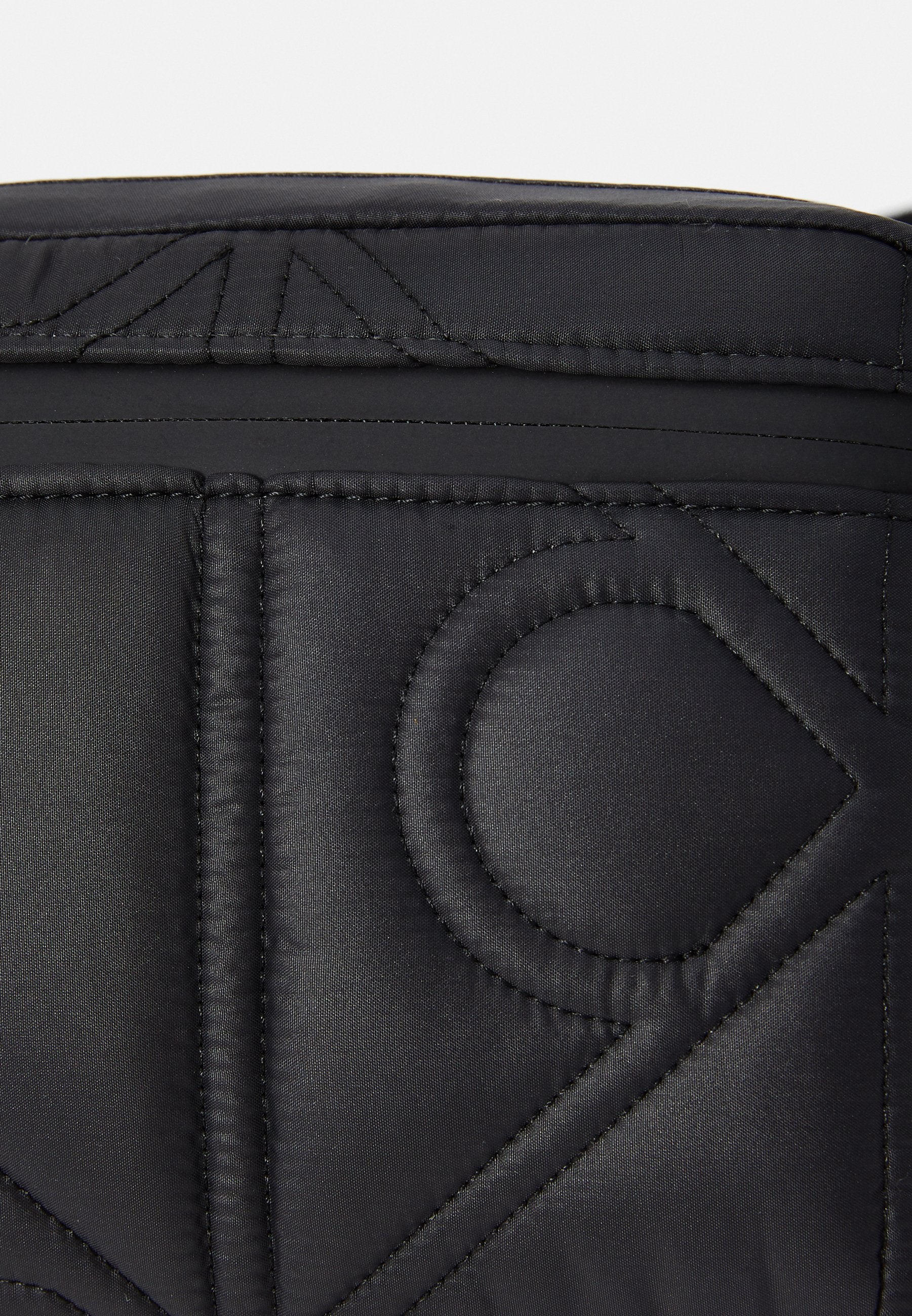 Cross body bag - black