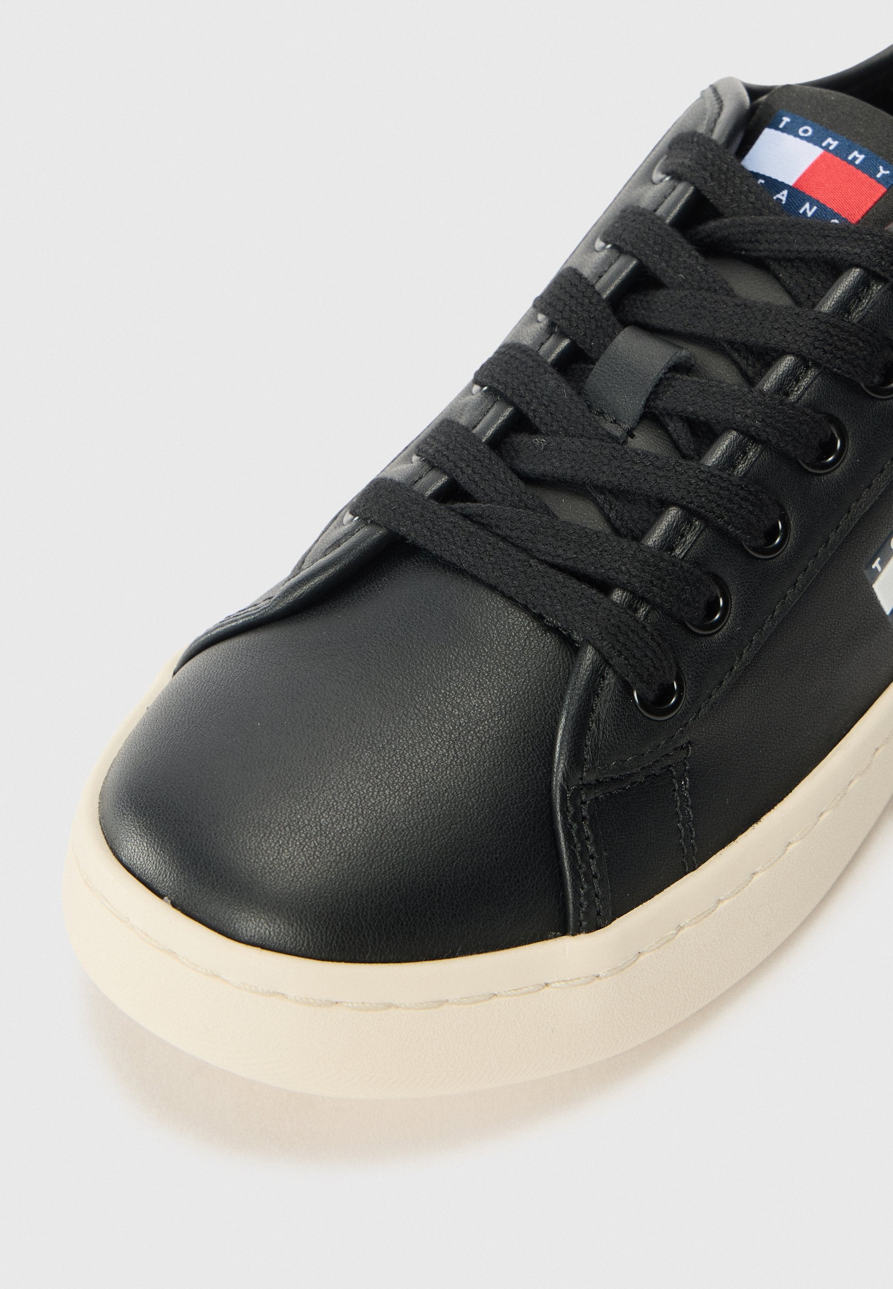 LIGHTWEIGHT COURT - Trainers - black