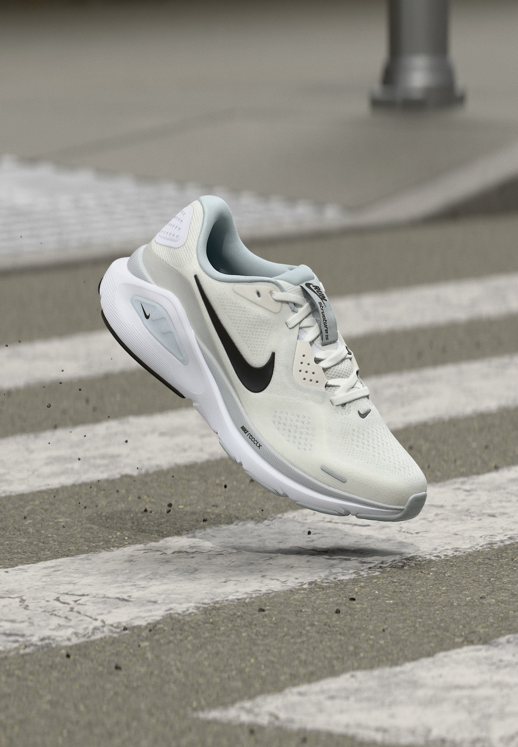 W NIKE STRUCTURE 26 - Yol koşu ayakkabısı - beyaz/siyah/saf platin renkli