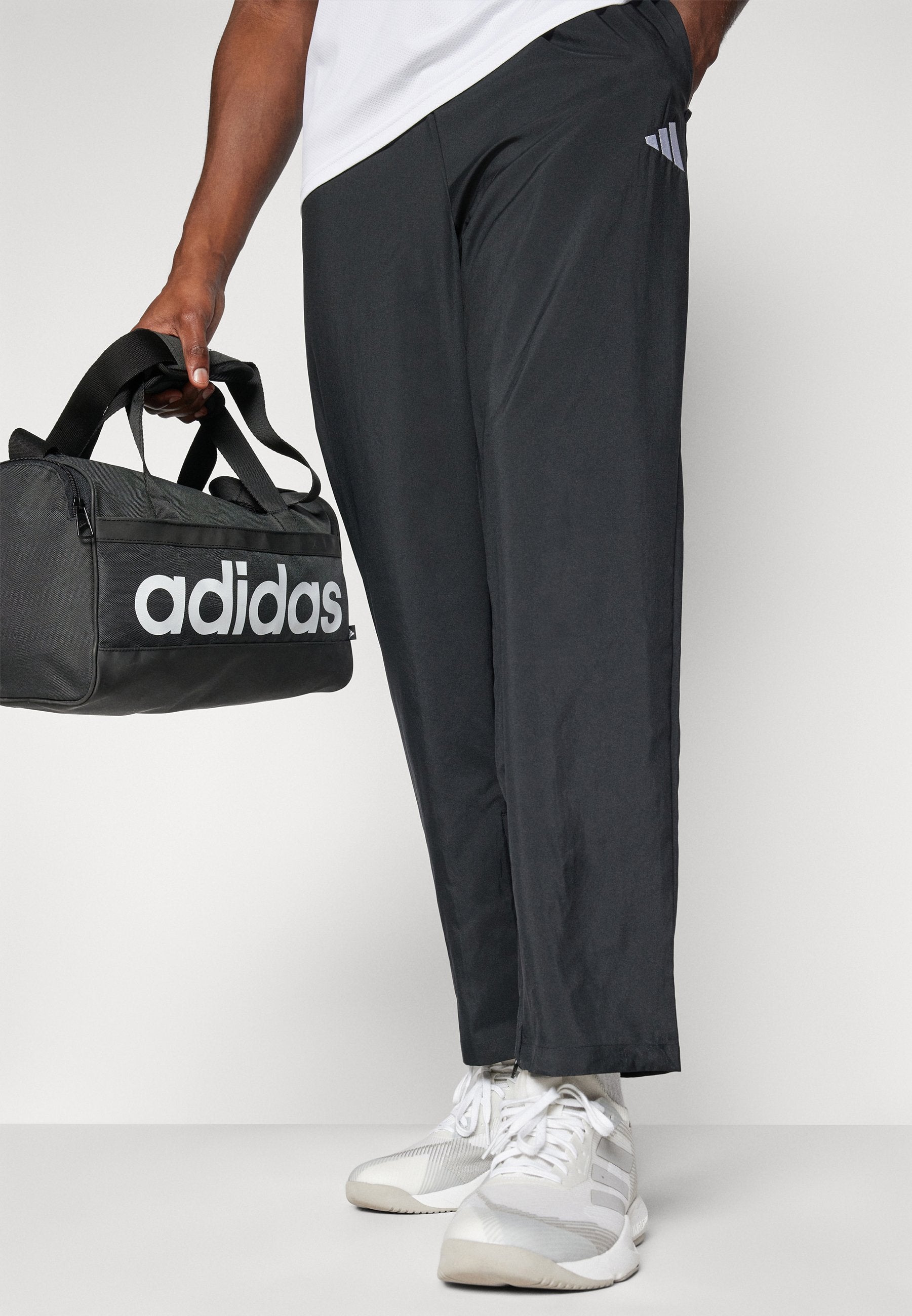 ESSENTIAL SMALL LOGO STANFORD  OPEN HEM - Trousers - black/white