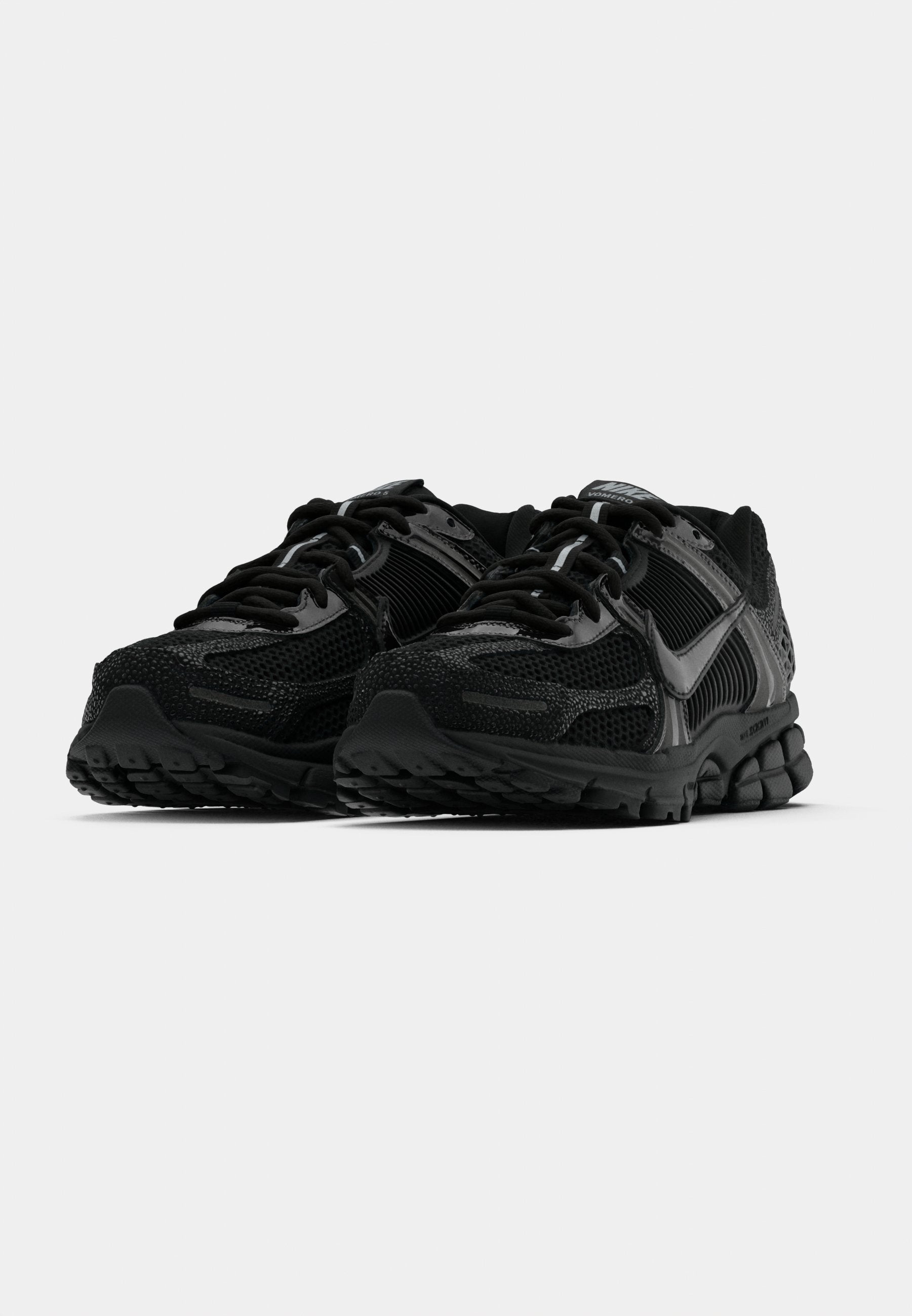 ZOOM VOMERO 5 - Baskets - black/metallic silver-coloured/anthracite/white