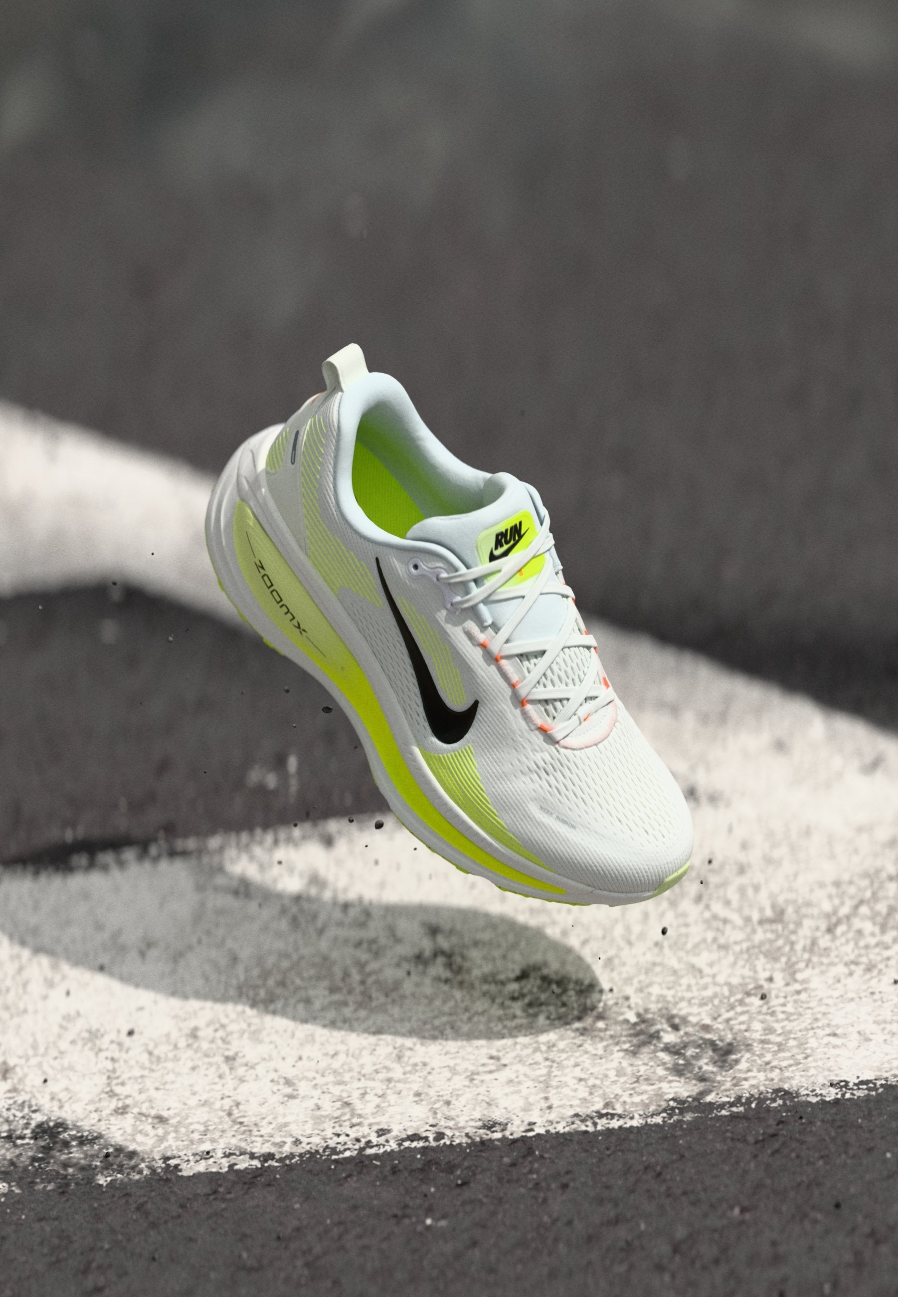 VOMERO UNISEX - Road running shoes - white/black/volt/barely volt/summit white/total orange