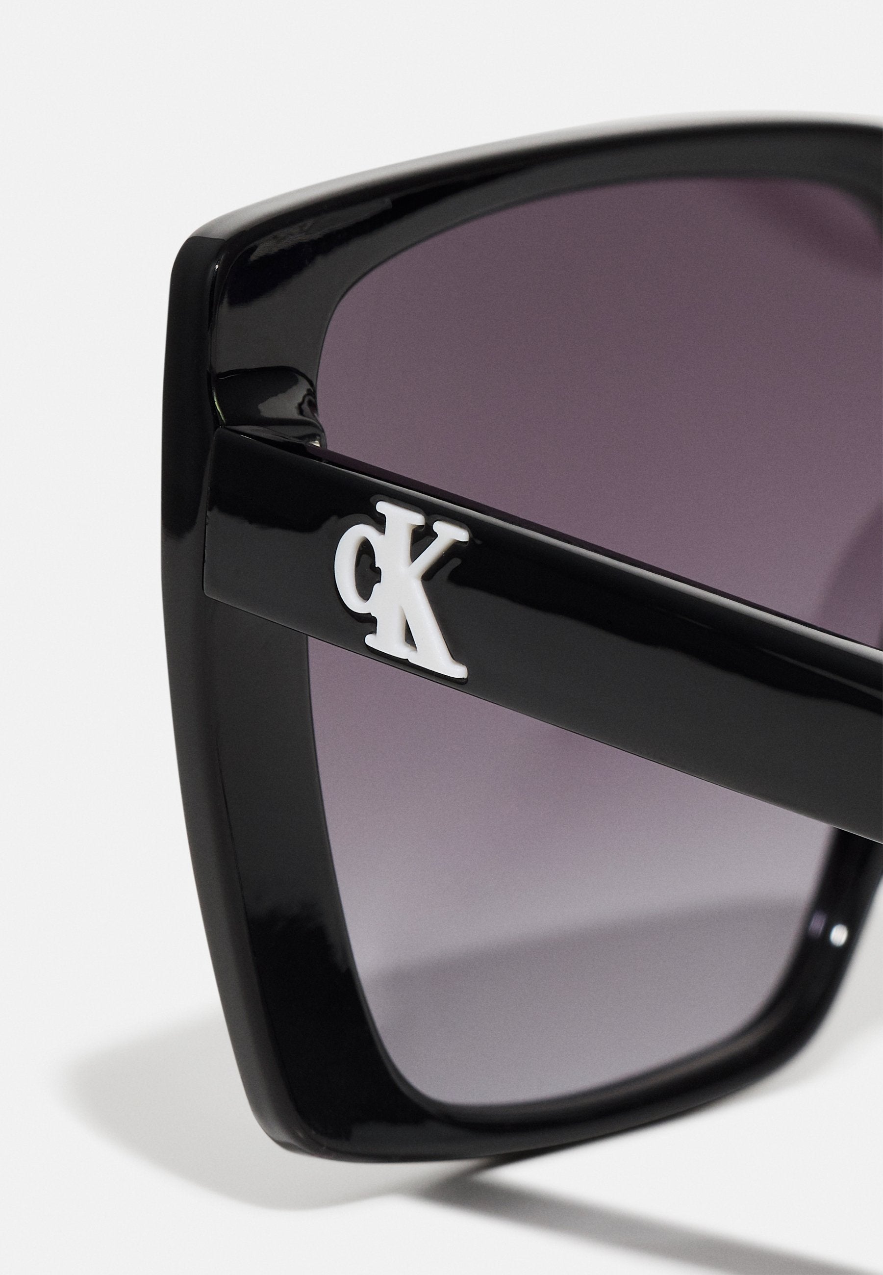 Sunglasses - black