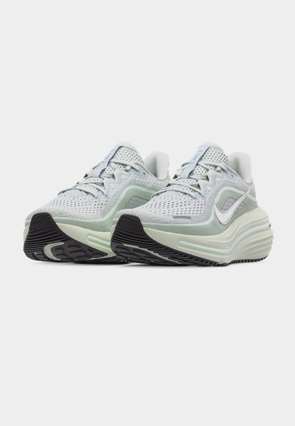 AIR WINFLO 12 - Road running shoes - off white/metallic silver-coloured/barely green/light silver-coloured
