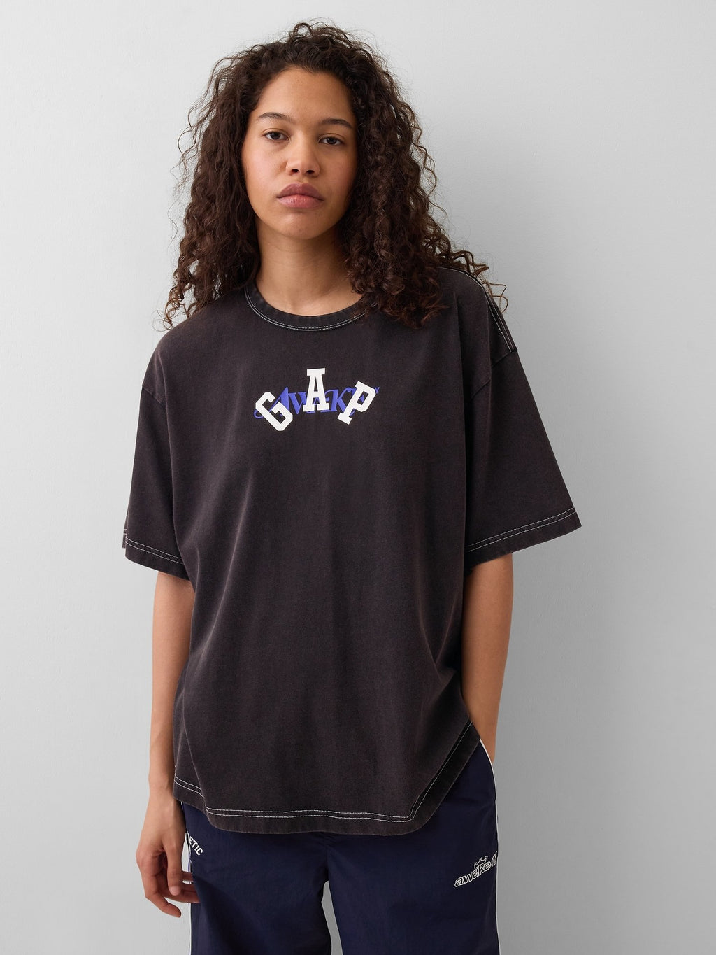 GAP AWAKE NY BOXY TEE UNISEX - Print T-shirt - moonless night