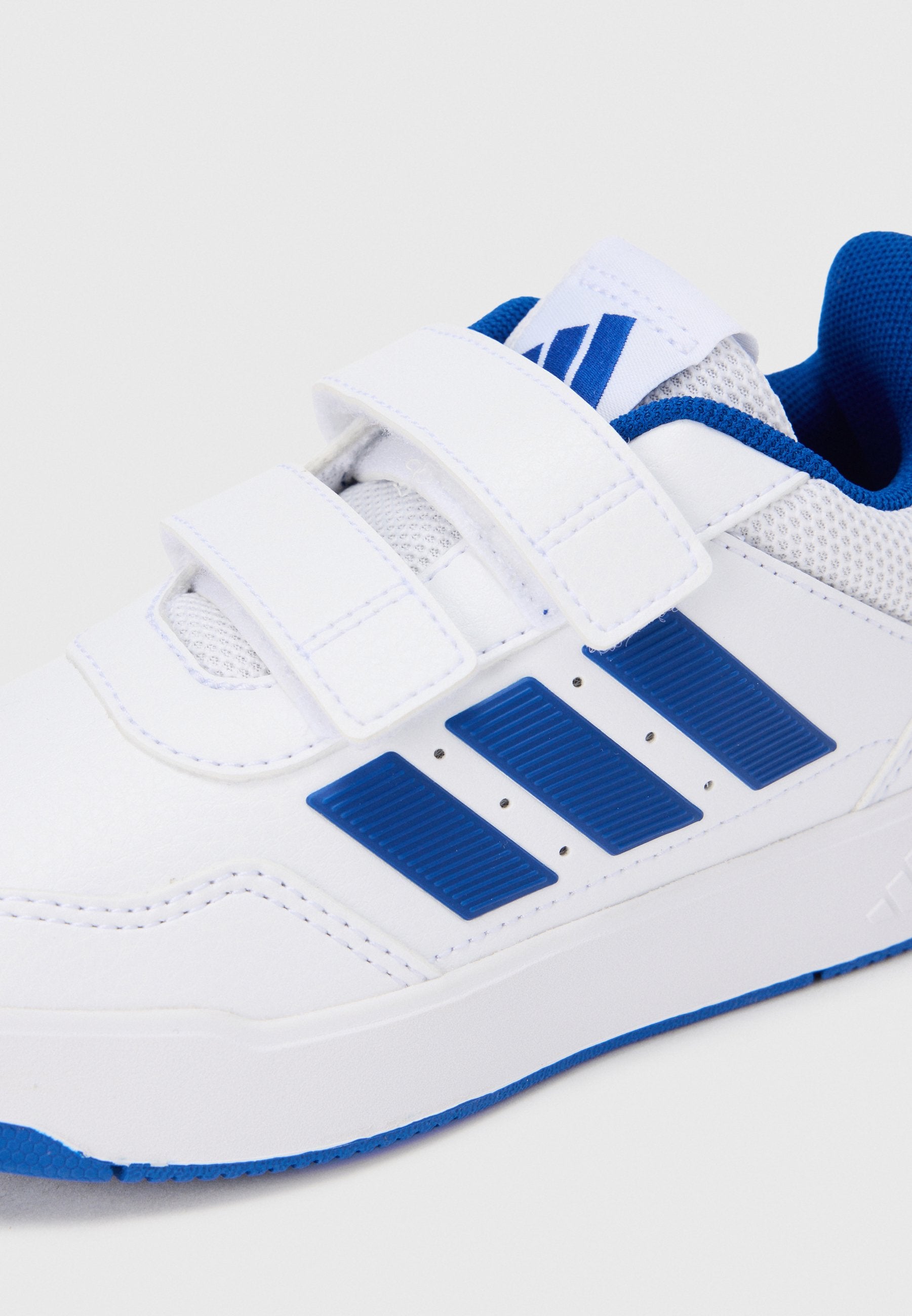 TENSAUR SPORT - Chaussure d'entraînement - blanc/bleu royal