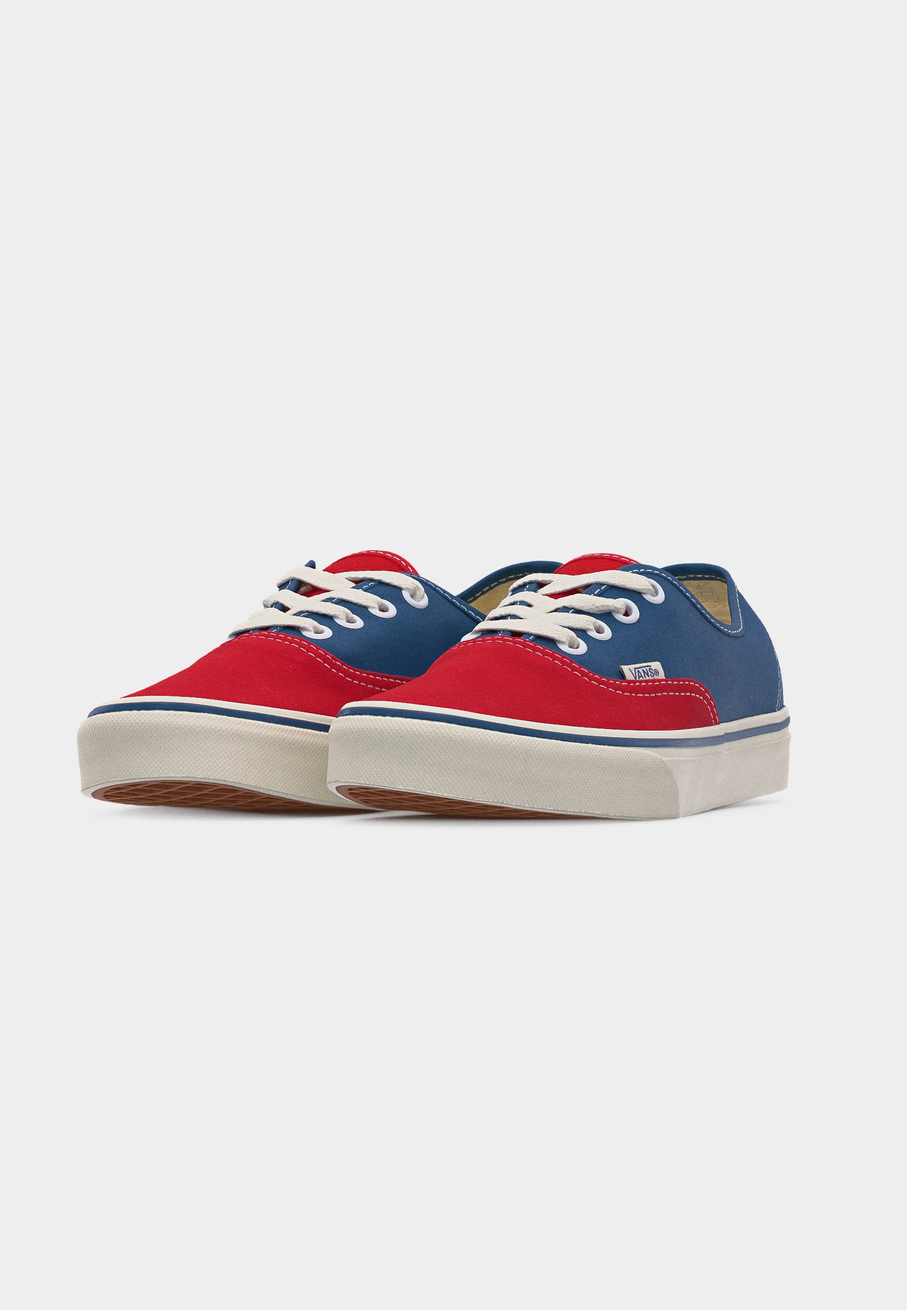 AUTHENTIC - Skate shoes - primary racing red