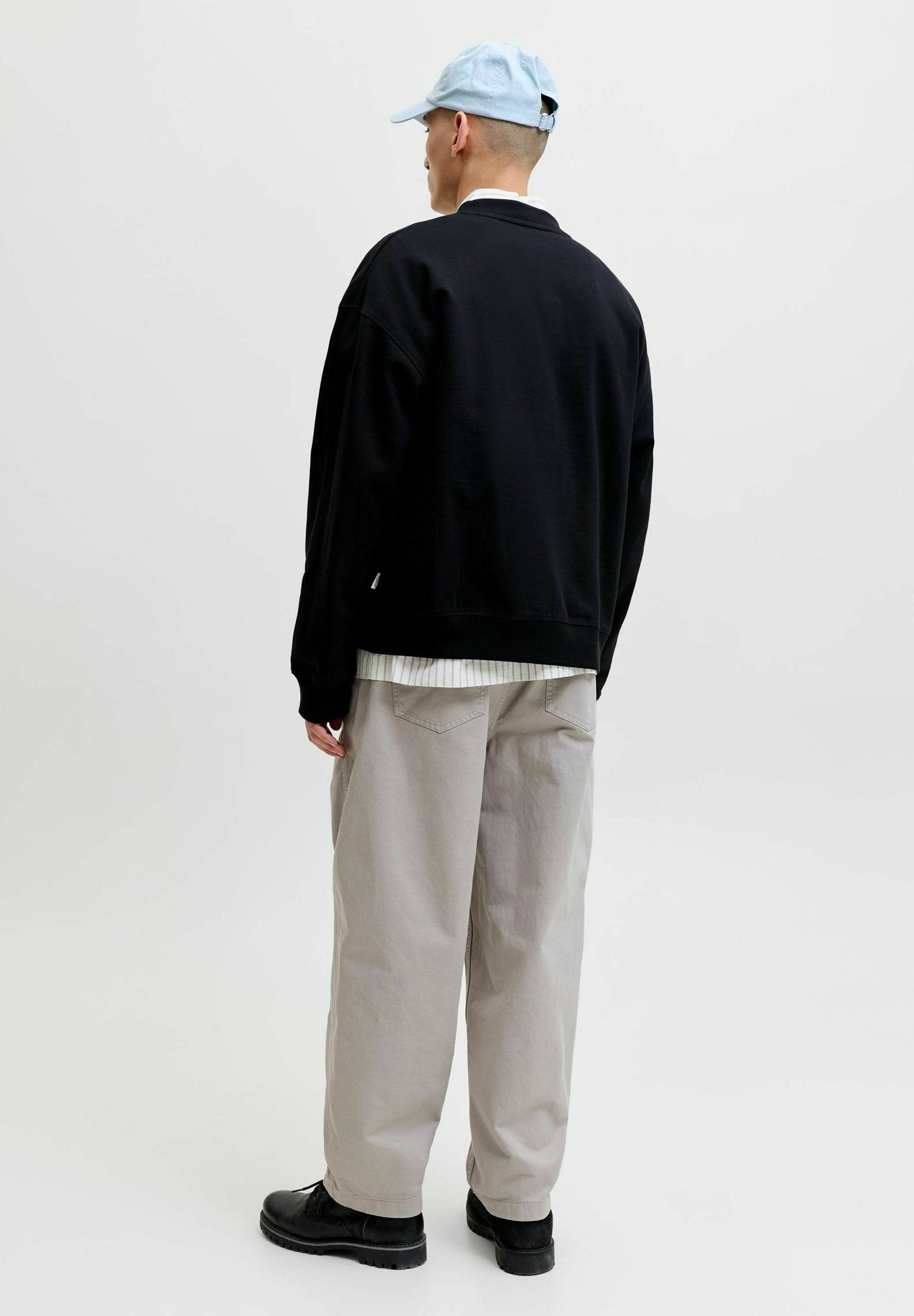 Sweatshirt - black