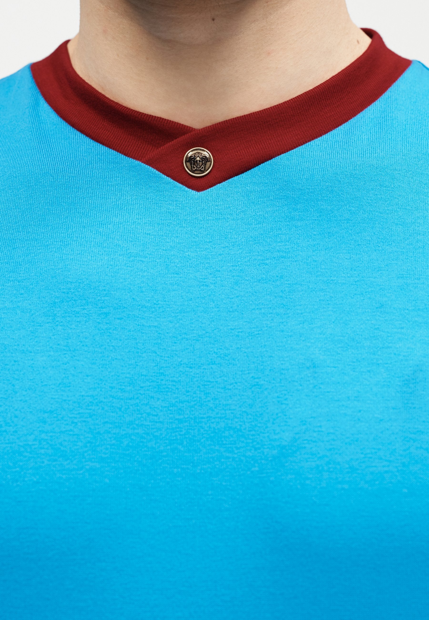VINTAGE WITH MEDUSA DETAIL - Basic T-shirt - azure blue/lipstick red