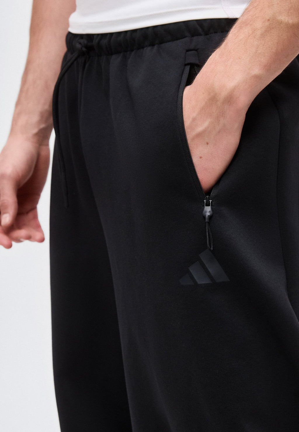 Z.N.E. OPEN HEM - Tracksuit bottoms - black
