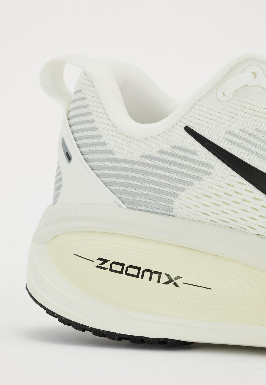 VOMERO UNISEX - Chaussures de running sur route - blanc sommet/noir/lait de coco