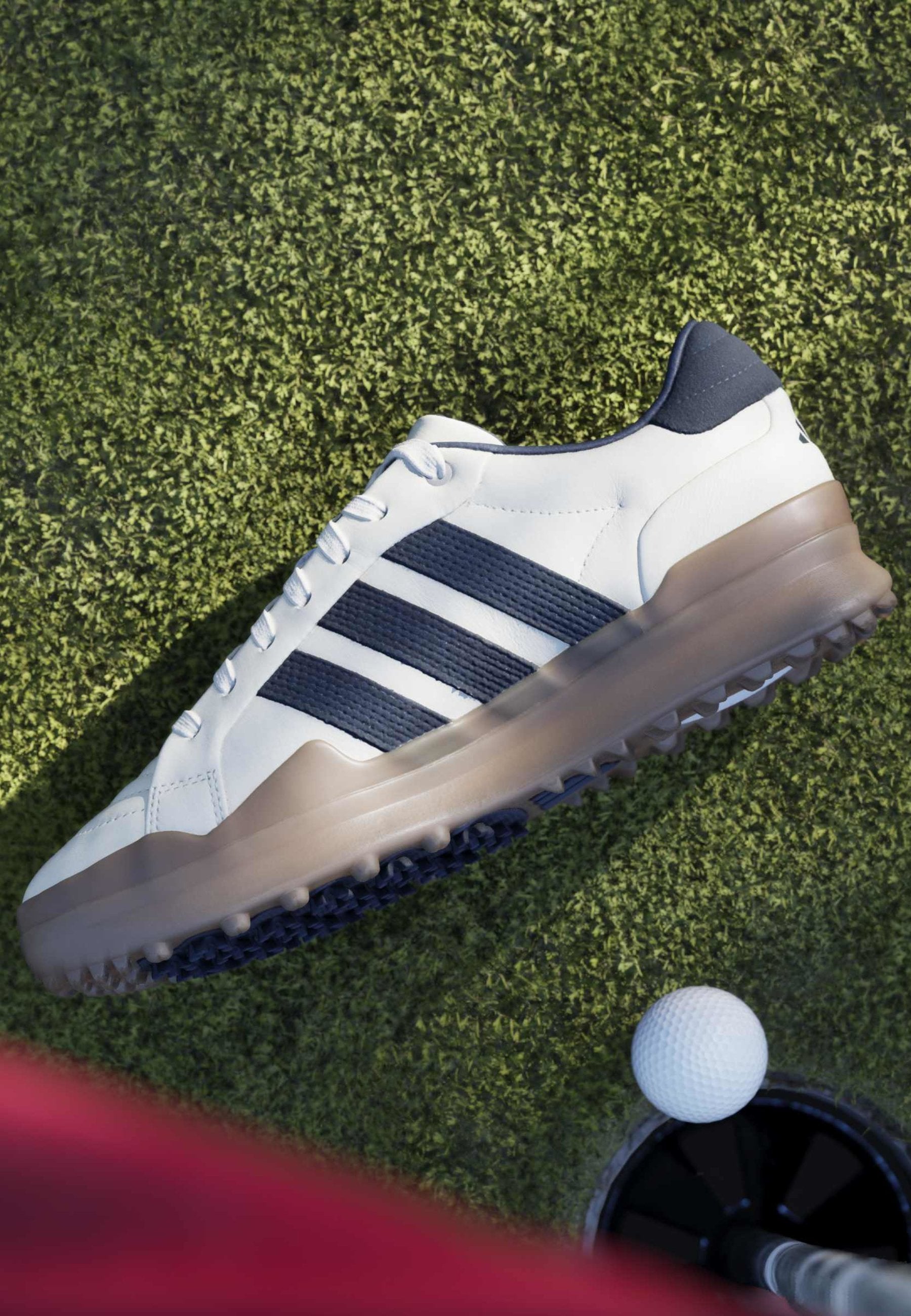 RETROCROSS GRIPMORE - Golf shoes (without spikes) - cwhite/conavy/gum