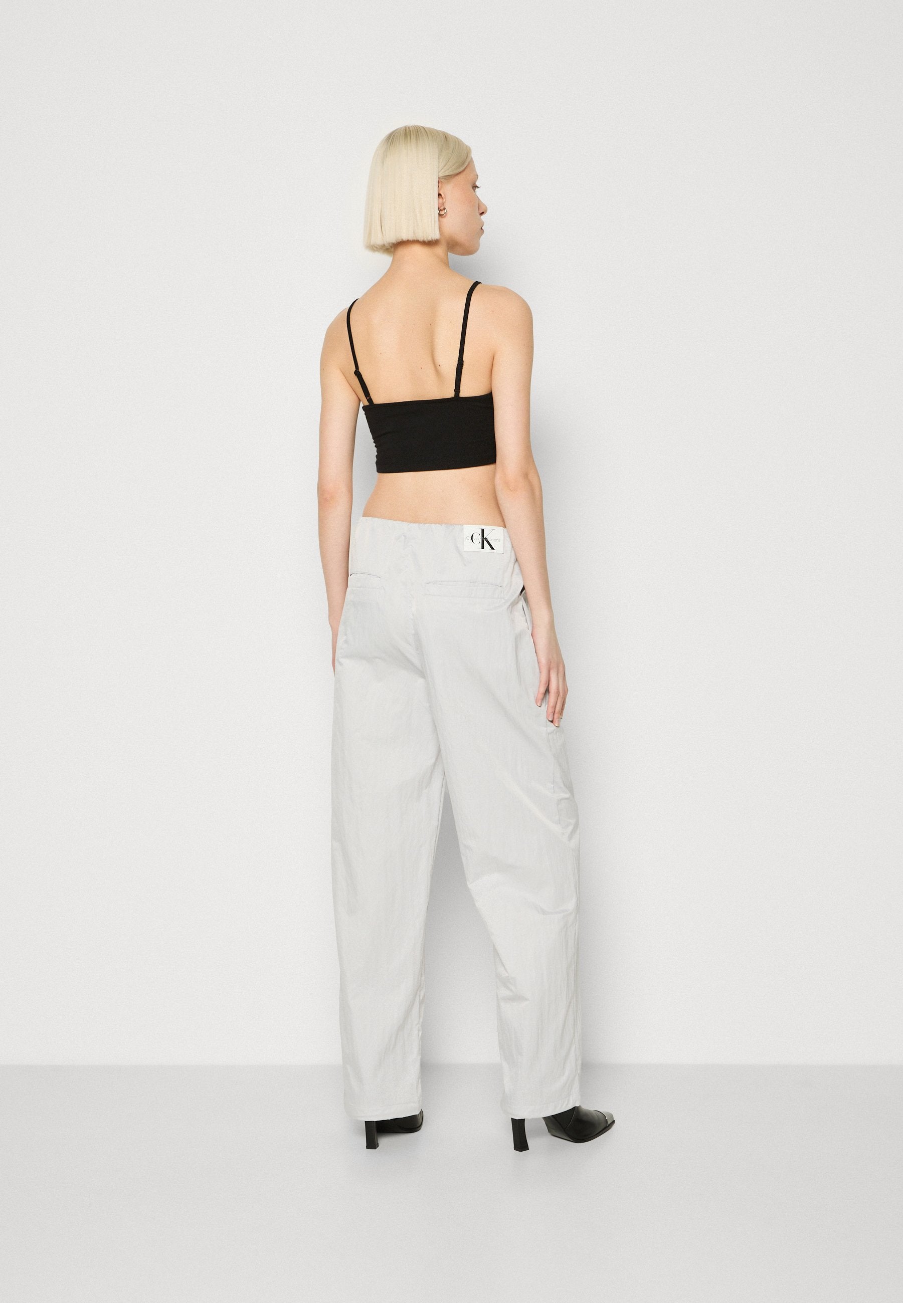 CRINKLE PARACHUTE - Trousers - lunar rock