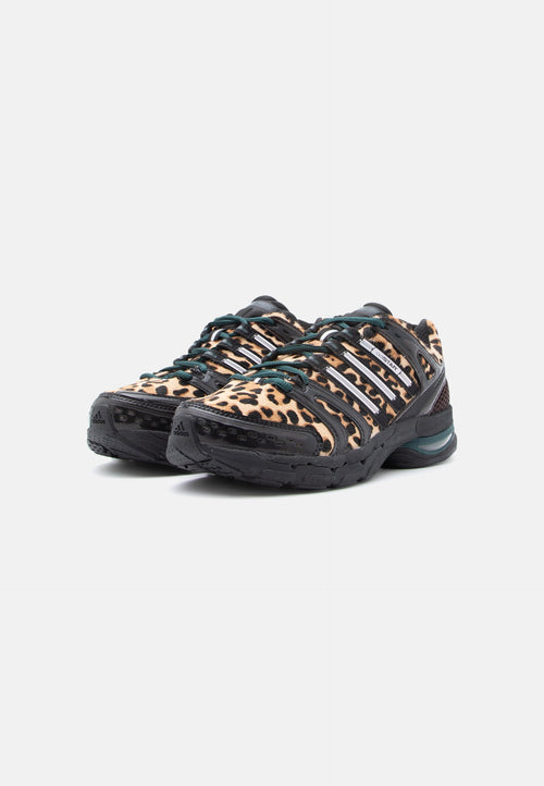 ADISTAR CONTROL 5 - Trainers - aurora ivy/core black/silver-coloured metallic