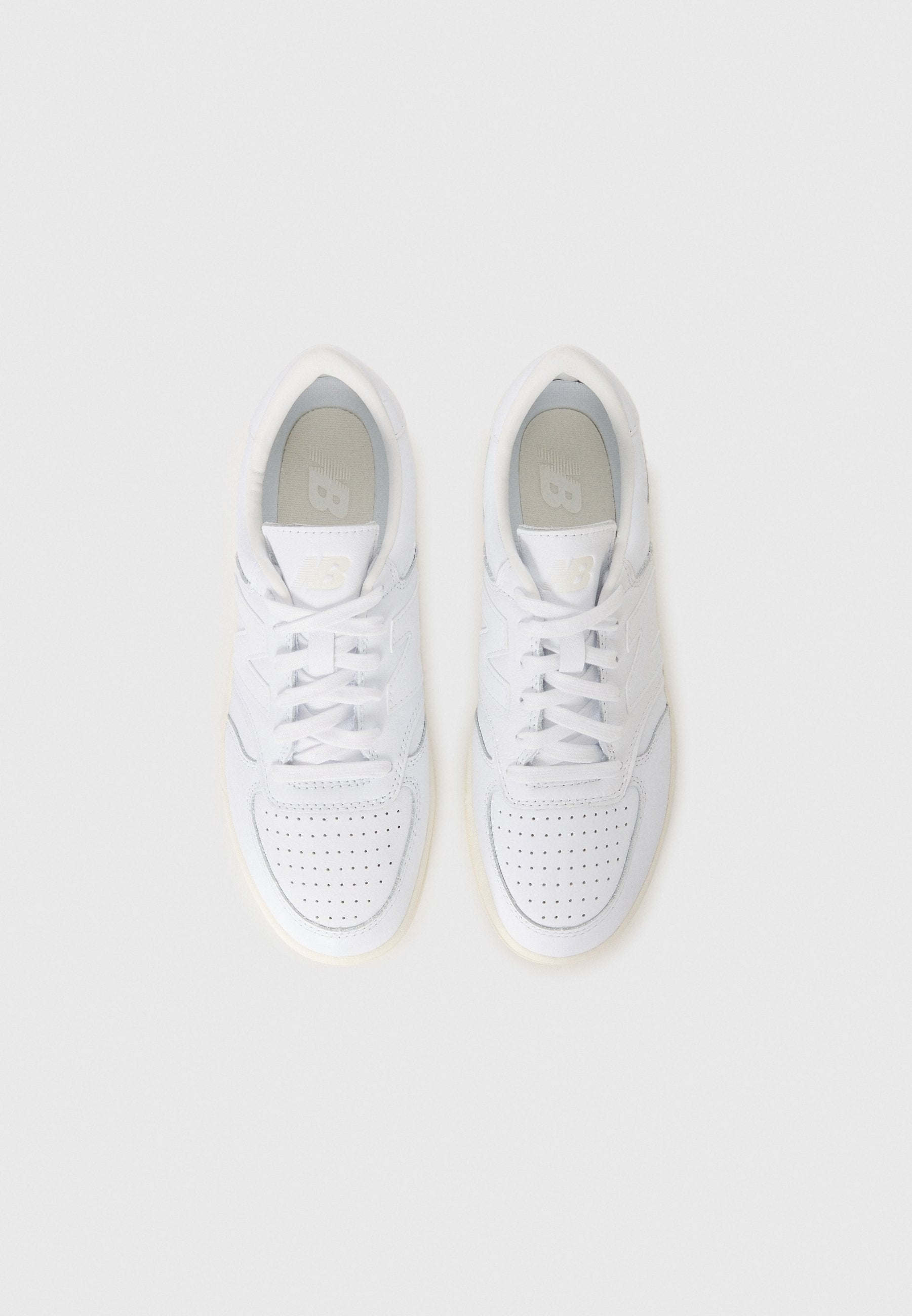 Trainers - white