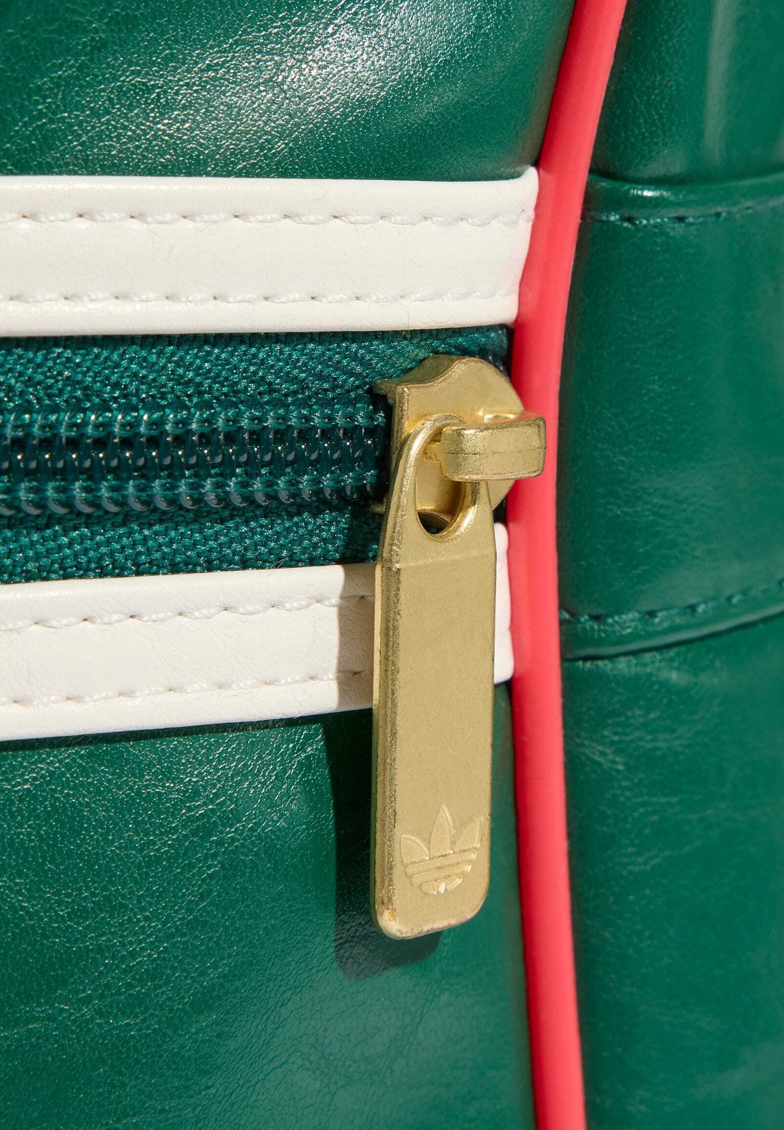 AIRLINER OG UNISEX - Cross body bag - collegiate green