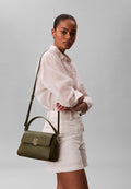 EMBLEM HW PEBBLE SHOULDER BAG 25 - Handbag - olive