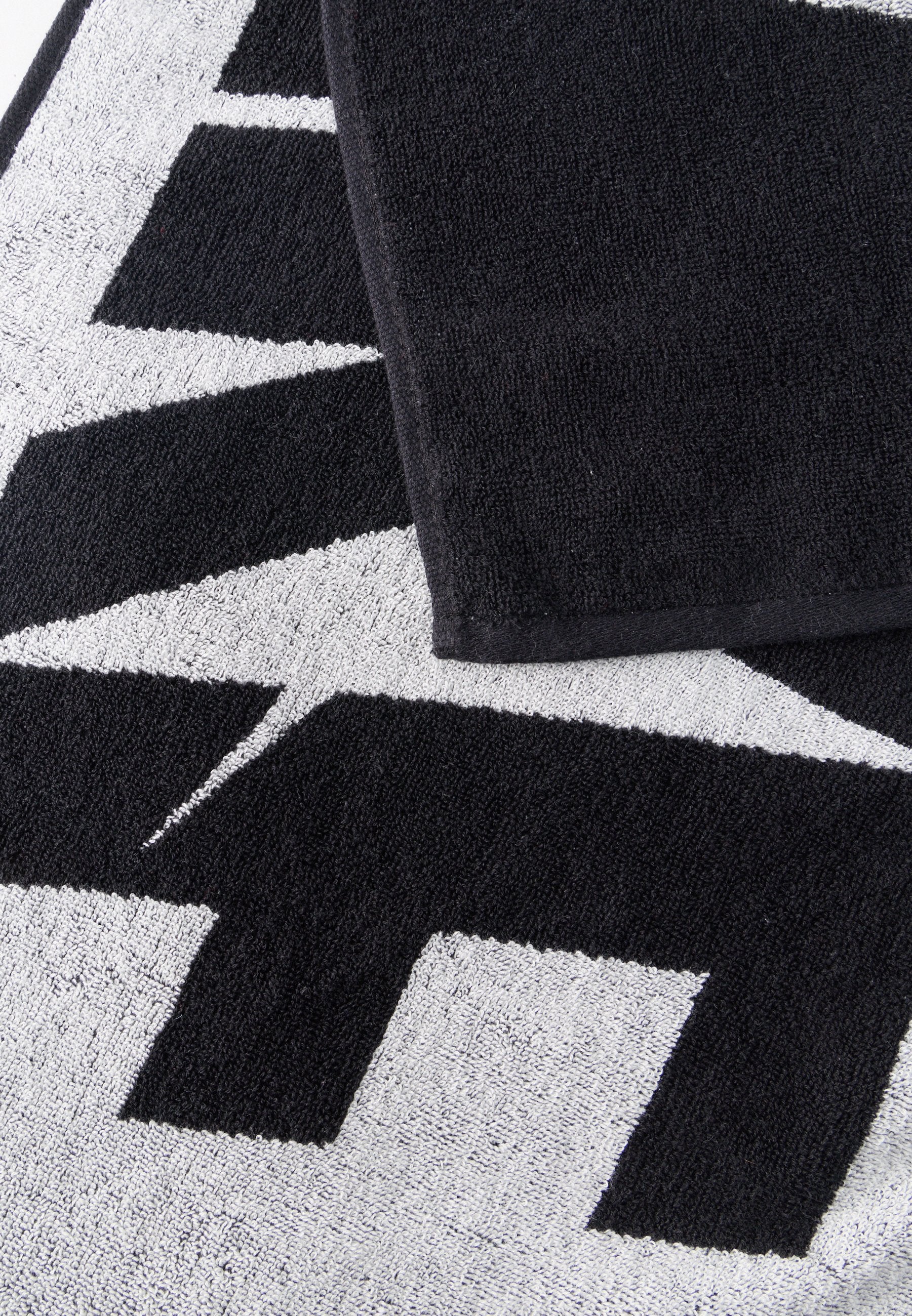 MEDIUM GRAPHIC UNISEX - Towel - black/white