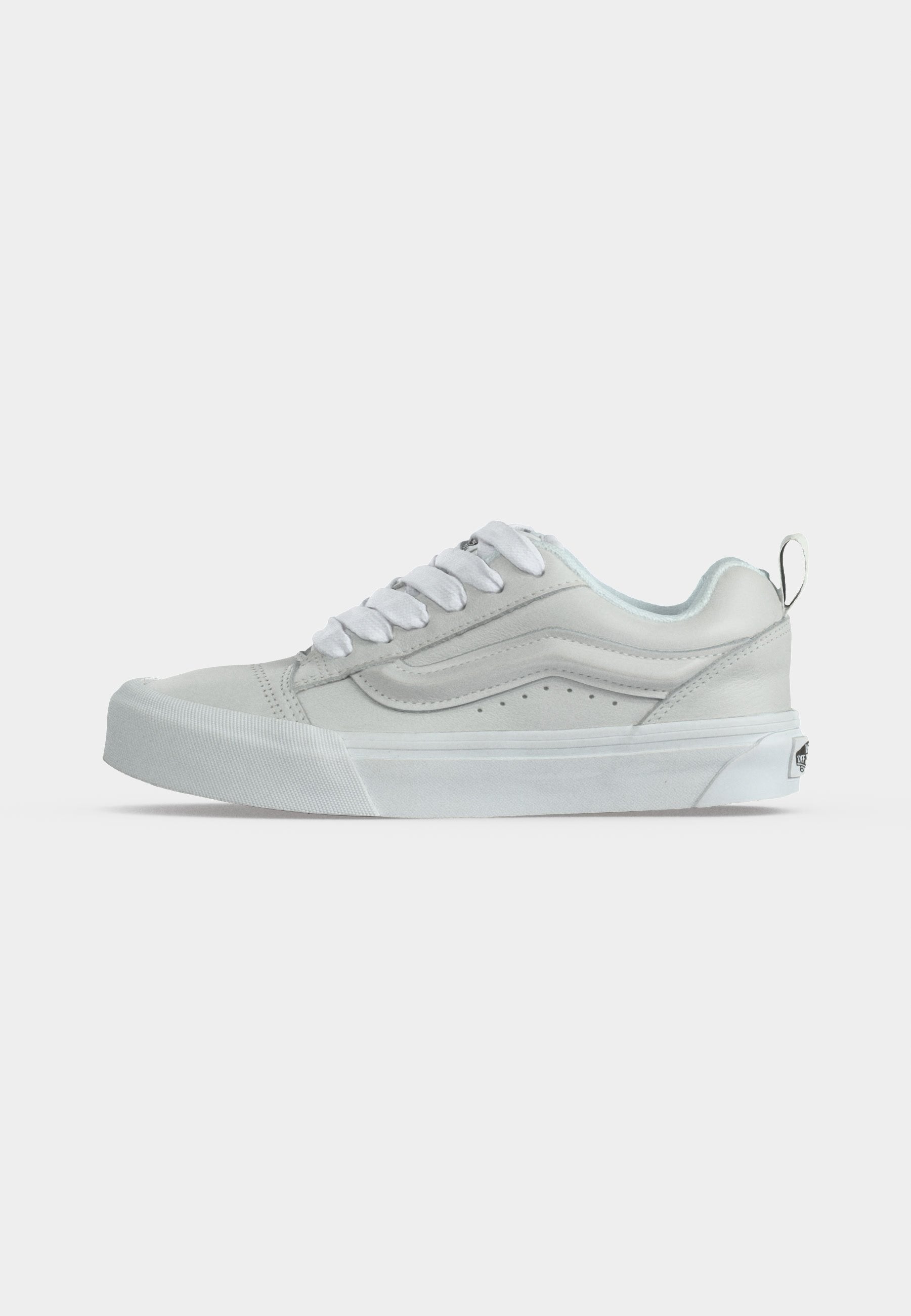 KNU SKOOL UNISEX - Skate shoes - white