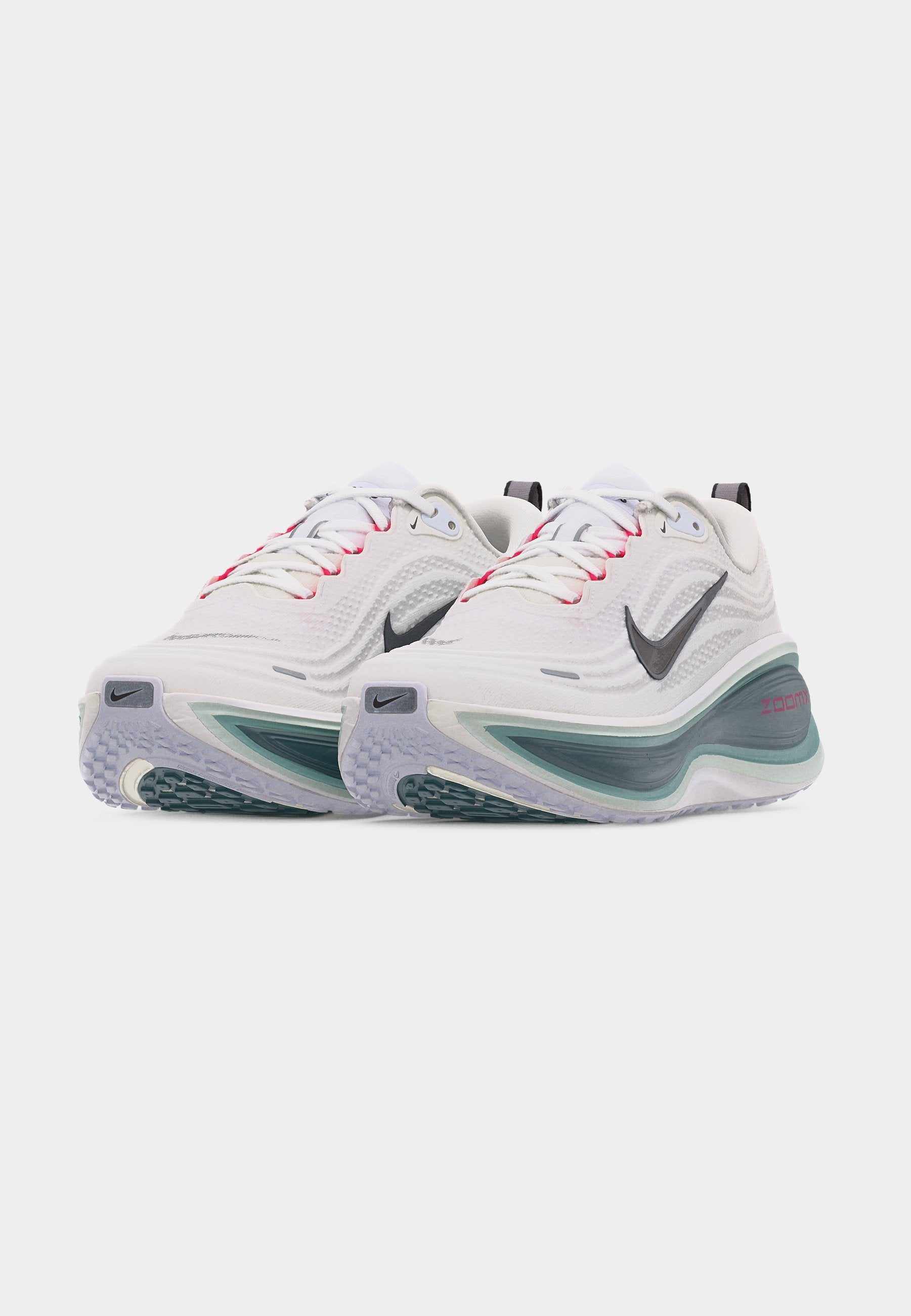 VOMERO PLUS - Road running shoes - white/black/mineral slate/hyper pink/mineral/barely grey
