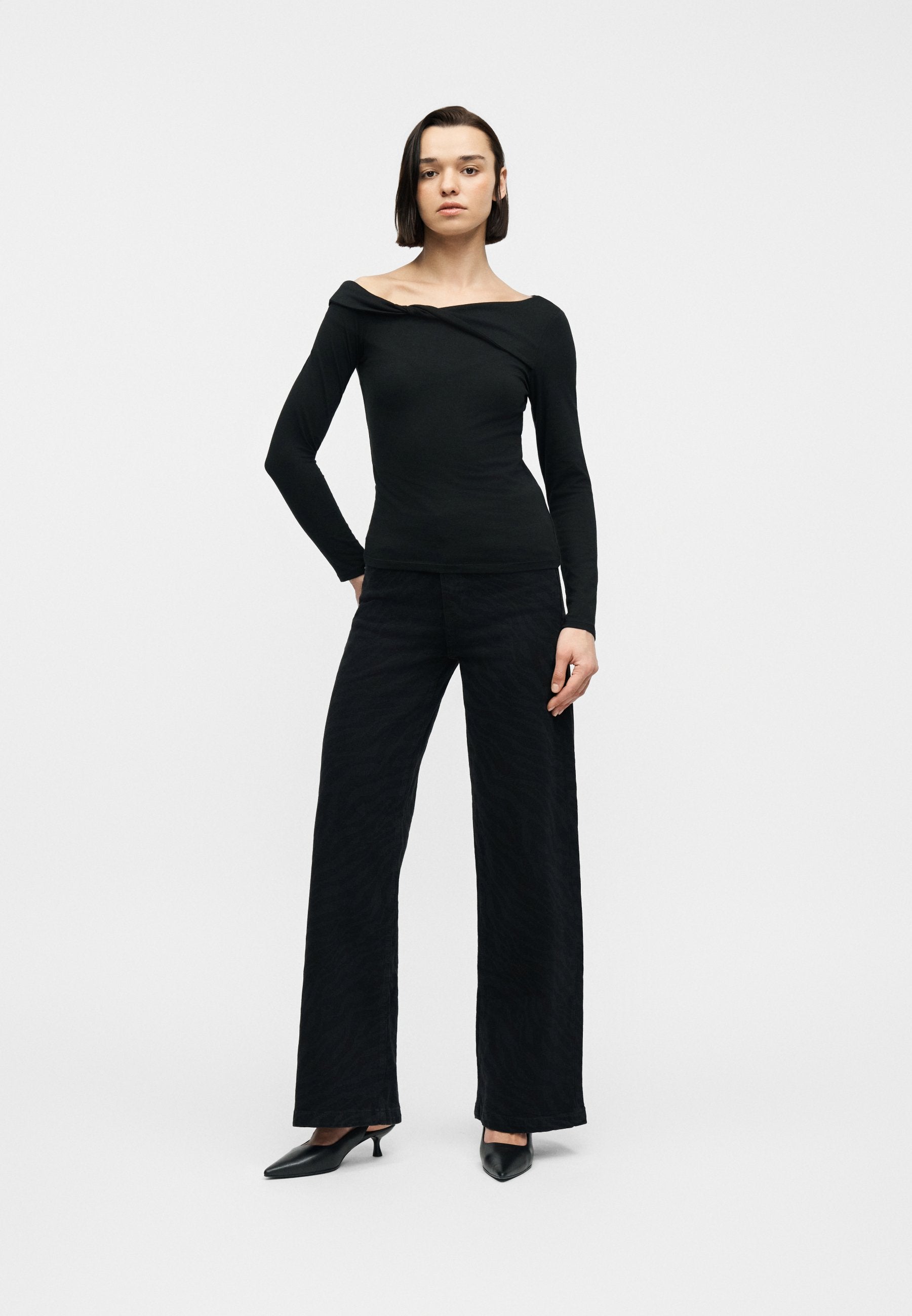 Long sleeved top - black