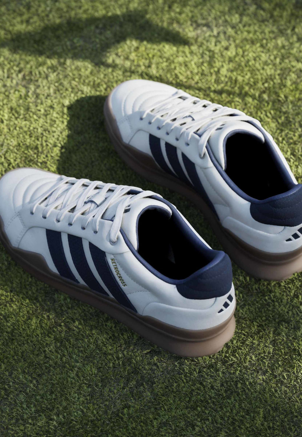 RETROCROSS GRIPMORE - Golf shoes (without spikes) - cwhite/conavy/gum
