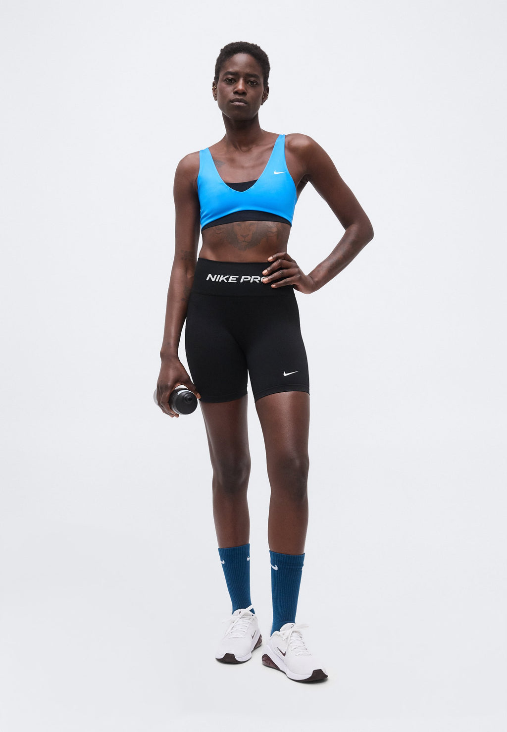 SCULPT STRAPPY BRA - Medium support sports bra - light photo blue/black/white