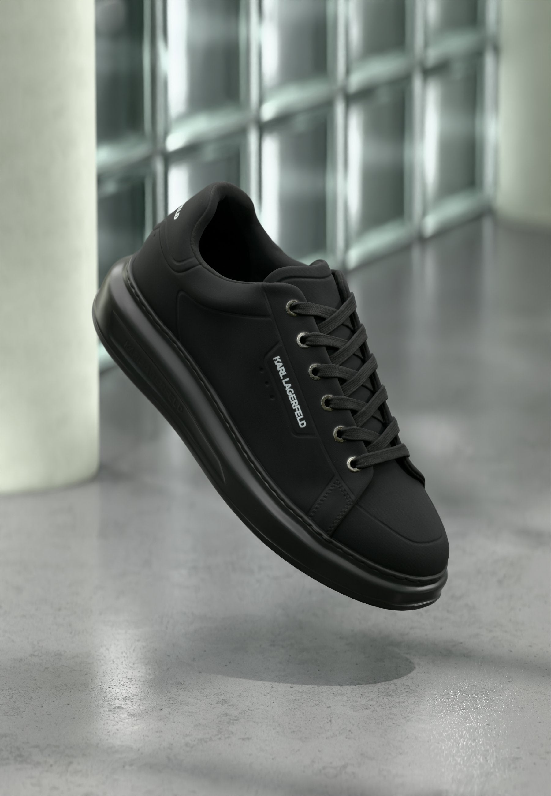 Trainers - black