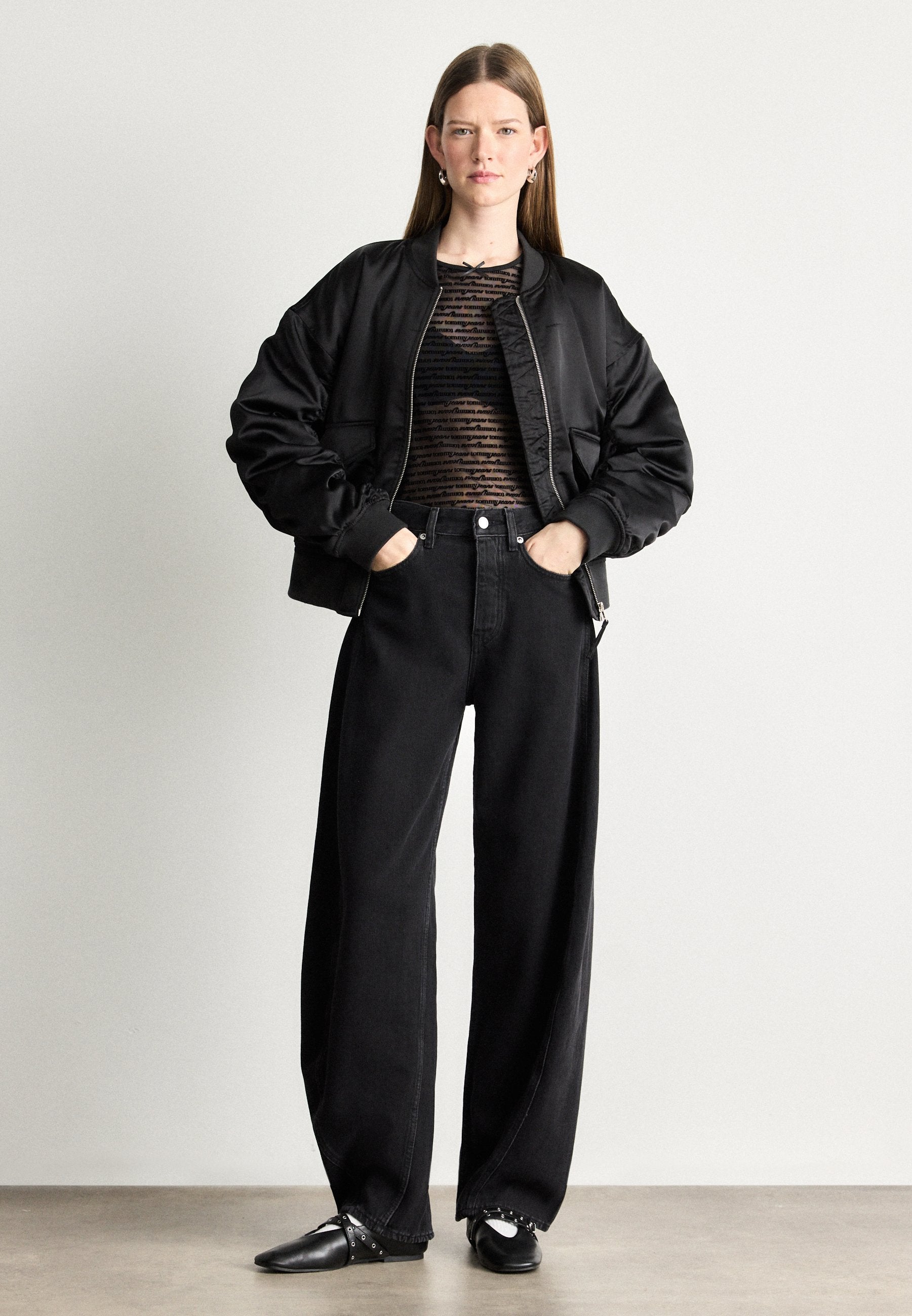 MID RISE BARREL LEG BLACK JEANS - Baggy Jeans - denim black