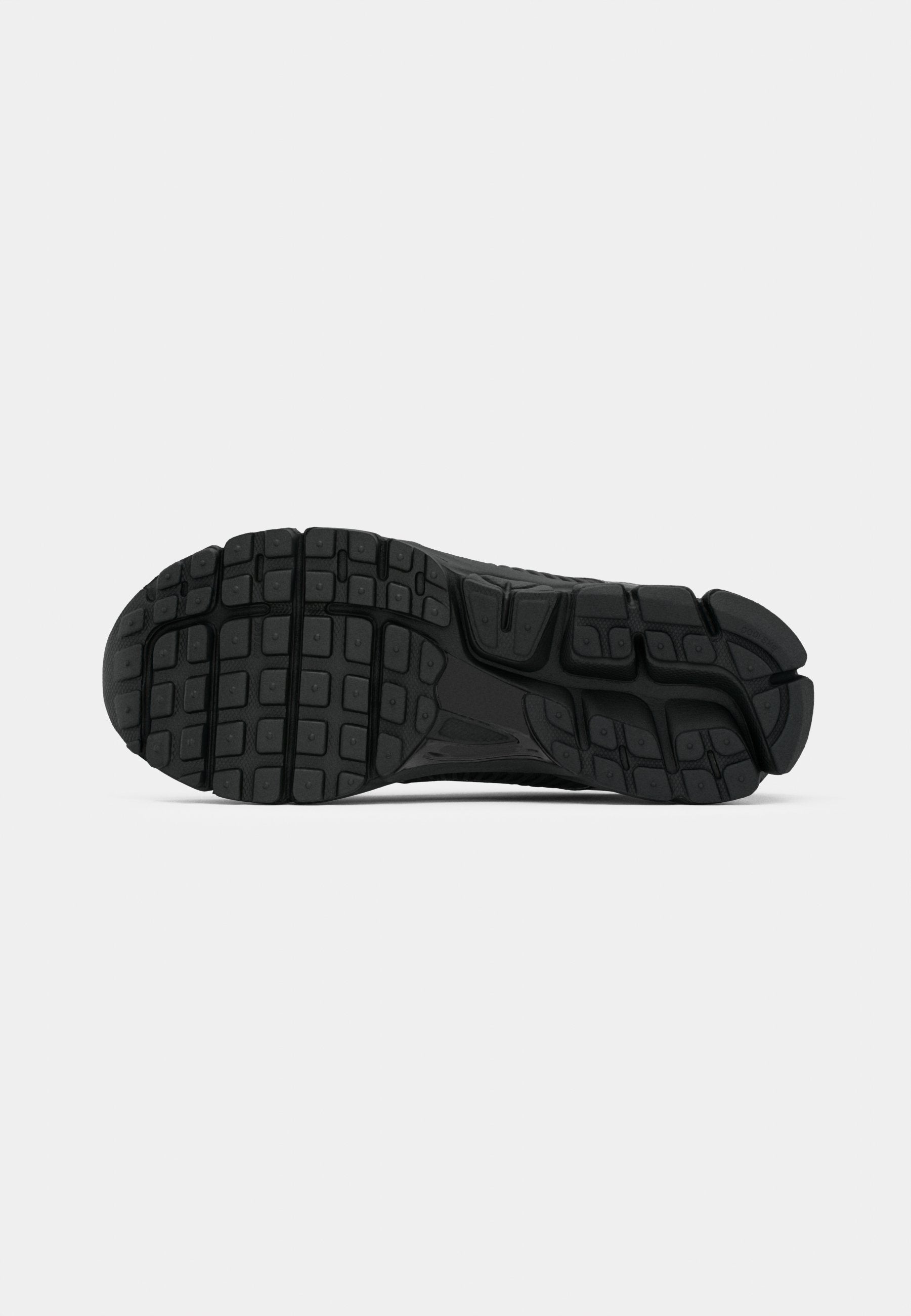 ZOOM VOMERO 5 - Baskets - black/metallic silver-coloured/anthracite/white