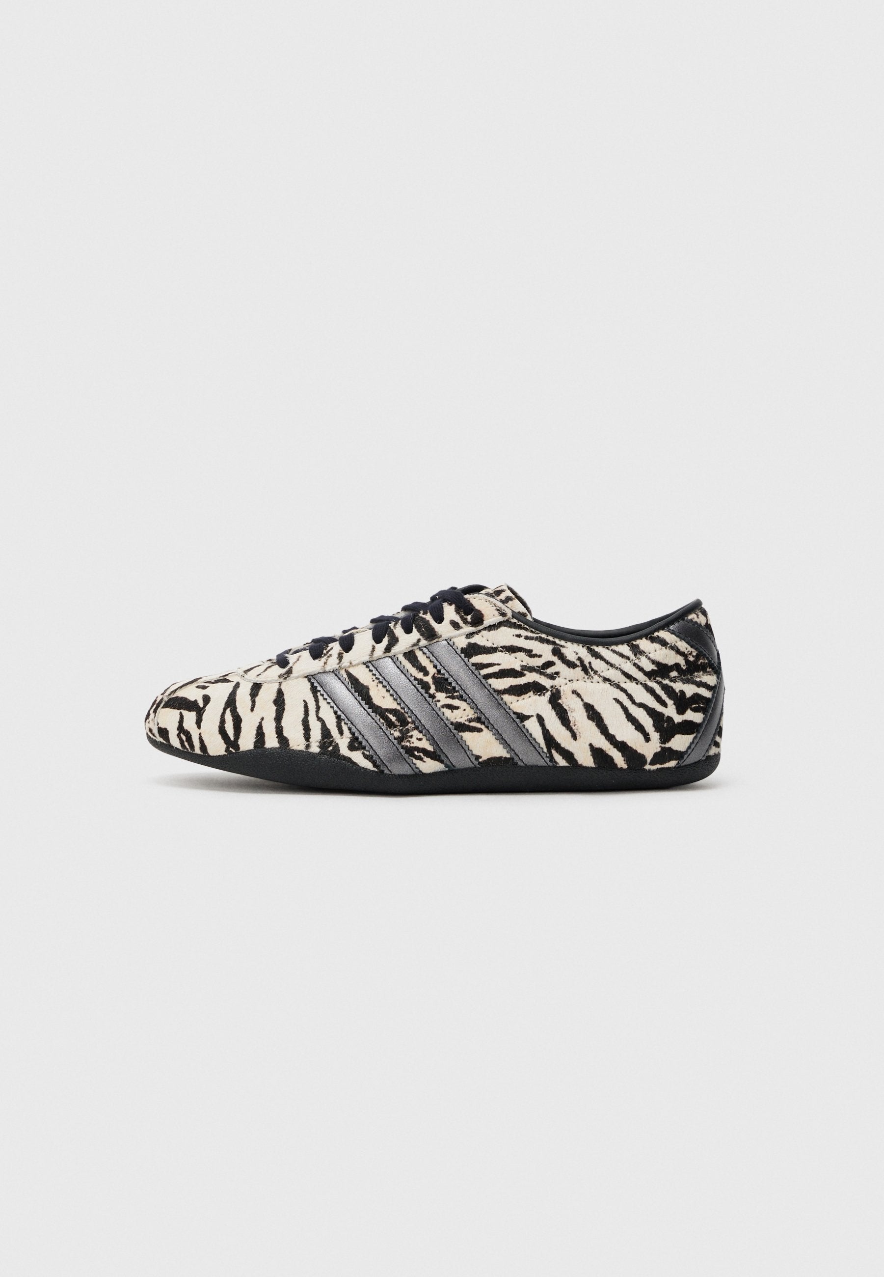 TOKYO W - Trainers - off white/core black/wonder white