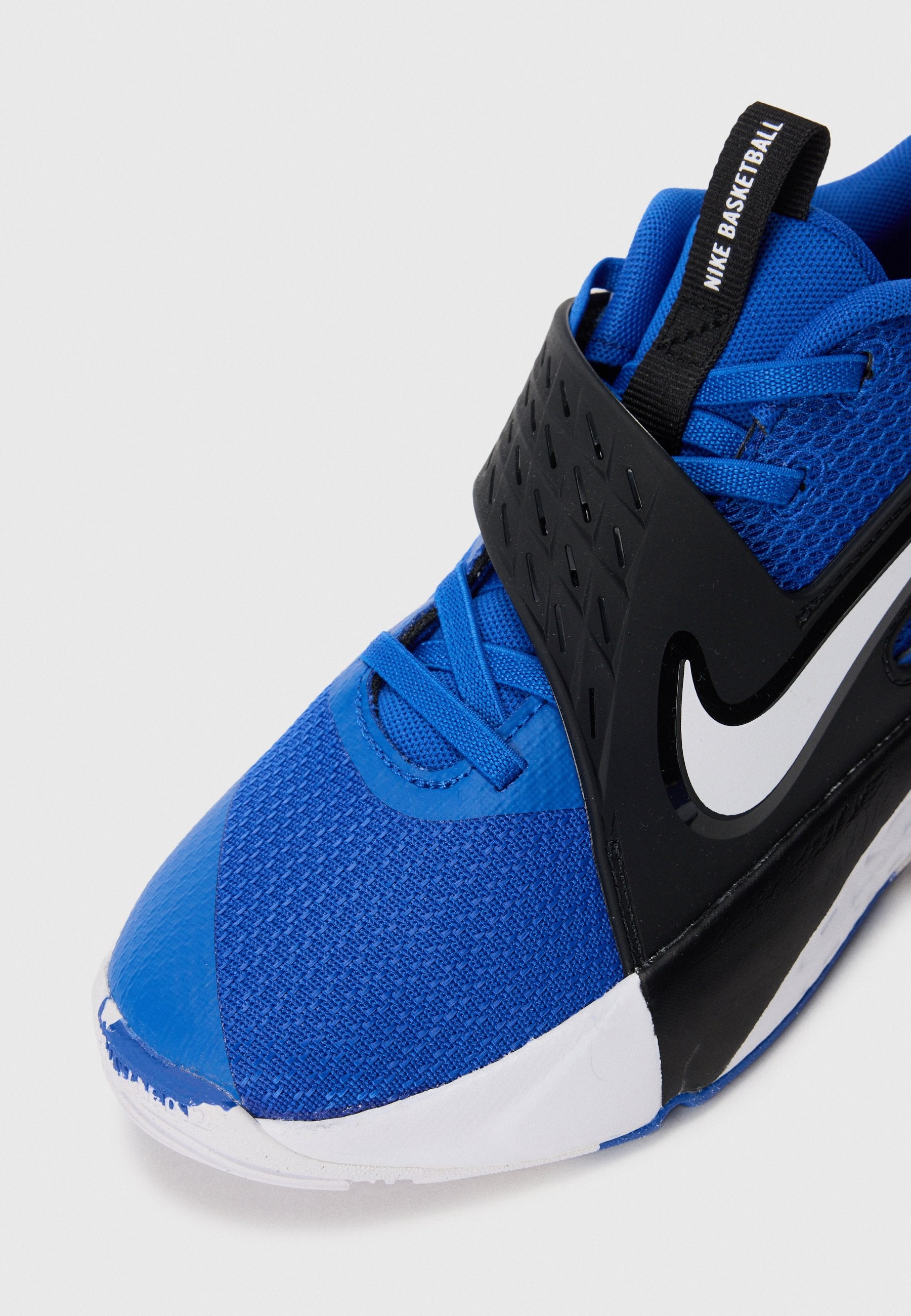 TEAM HUSTLE UNISEX - Basketball shoes - game royal/white/black