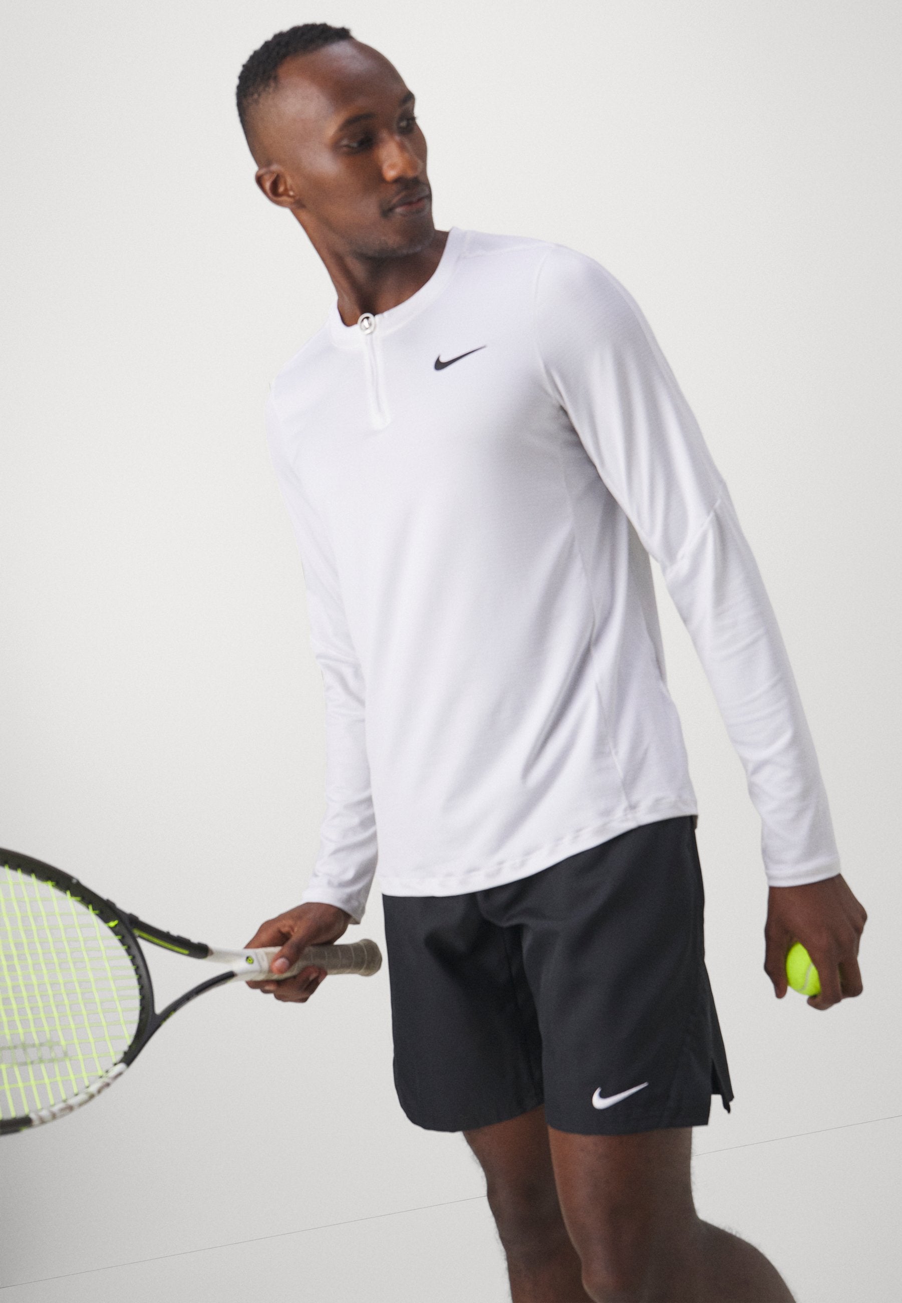COURT VICTORY - Sports shorts - black/white