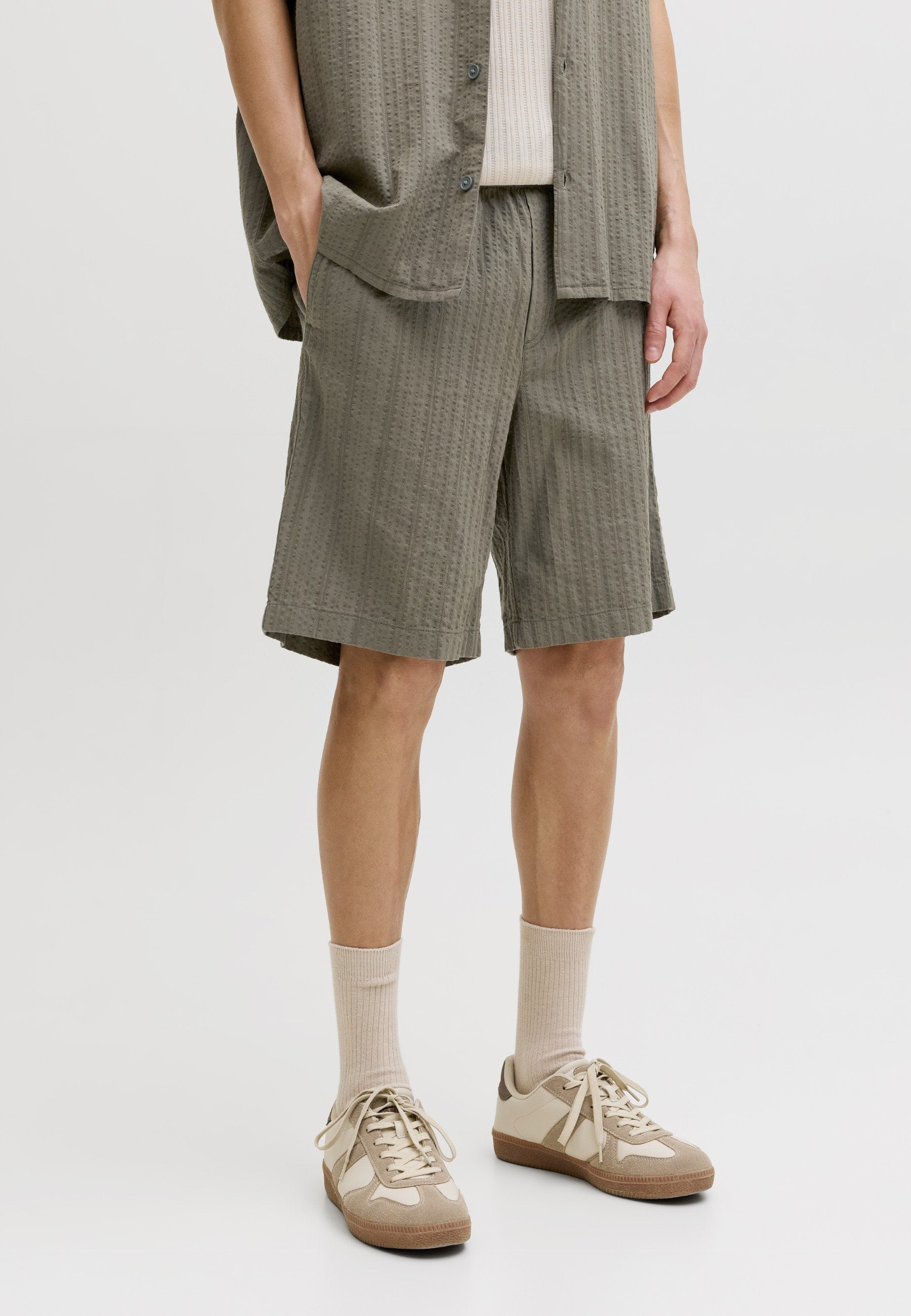 JPSTJAIDEN TYSON JOGGER - Shorts - vetiver