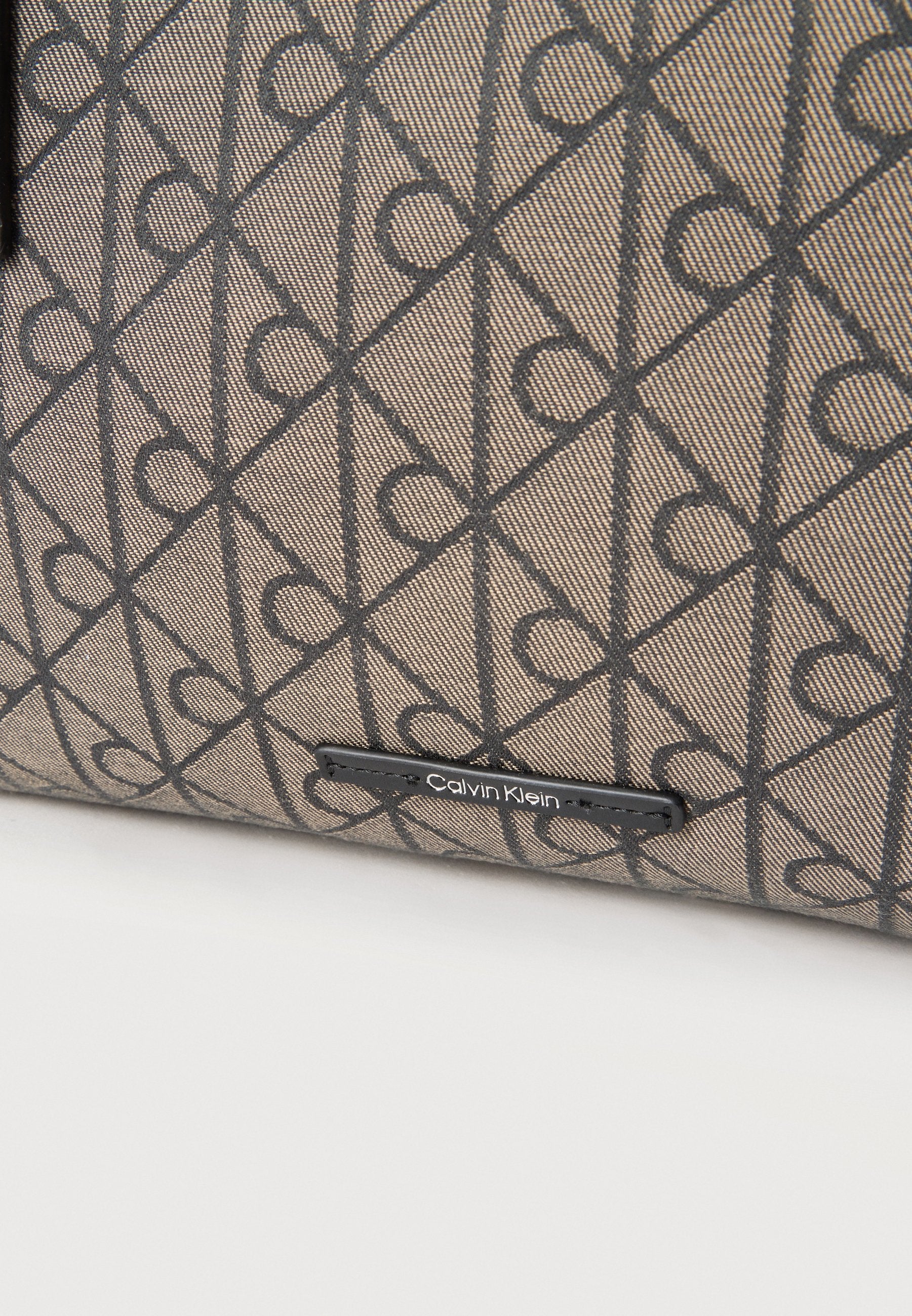 EMBLEM TOTE - Tote bag - beige/black