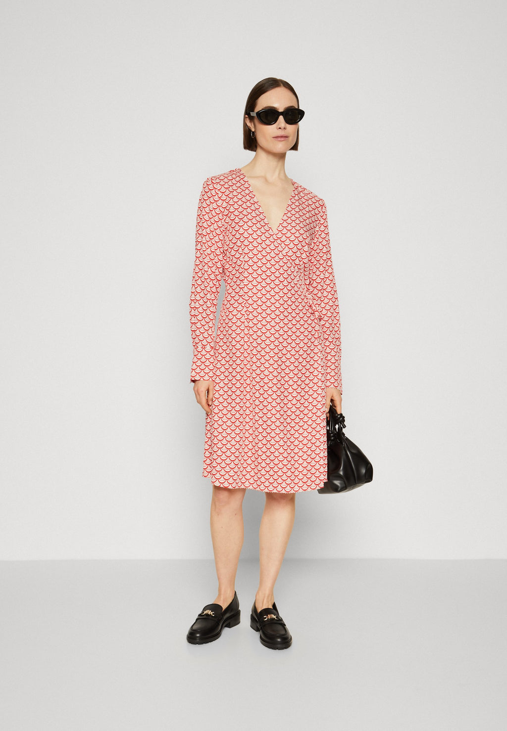SEAL KNEE DRESS - Day dress - varsity seal/daring scarlet