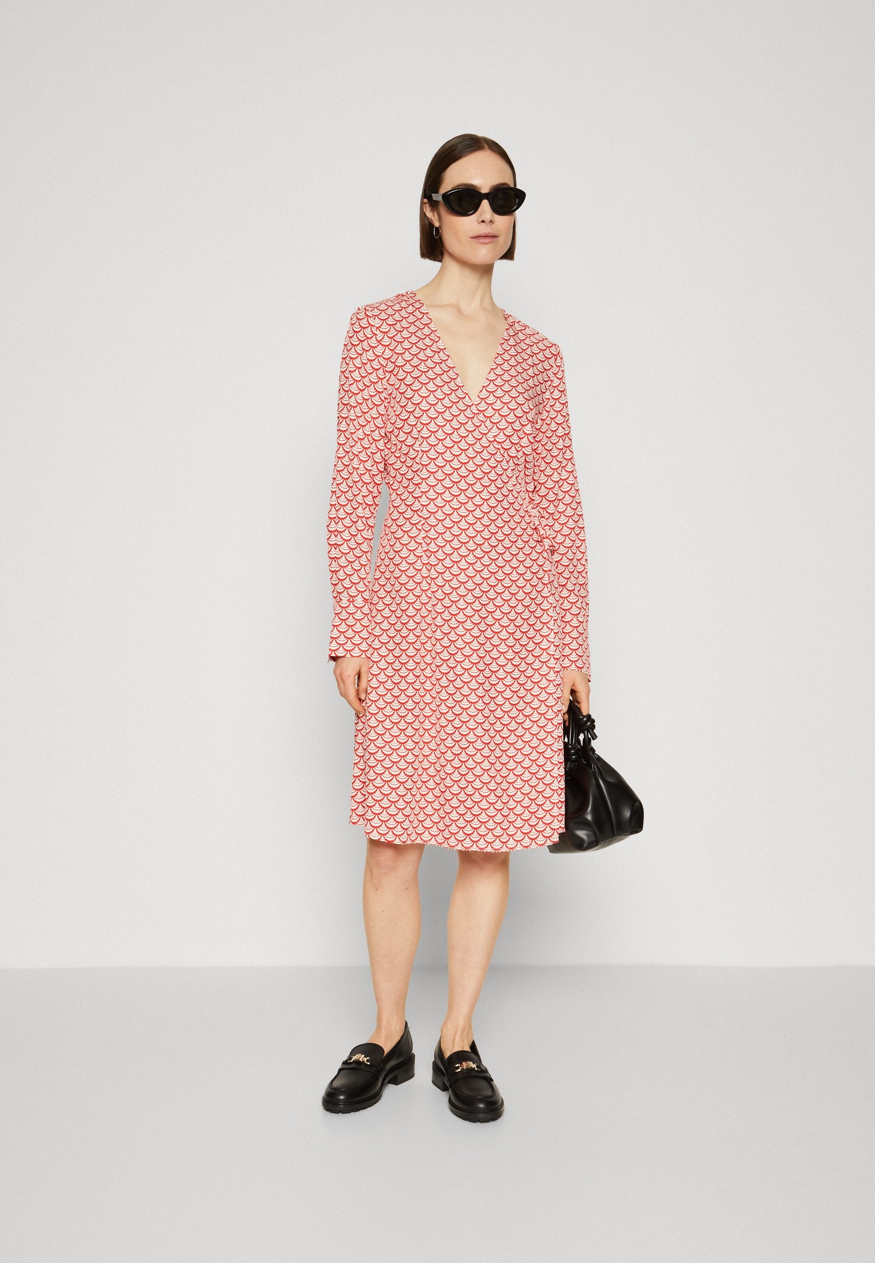 SEAL KNEE DRESS - Day dress - varsity seal/daring scarlet