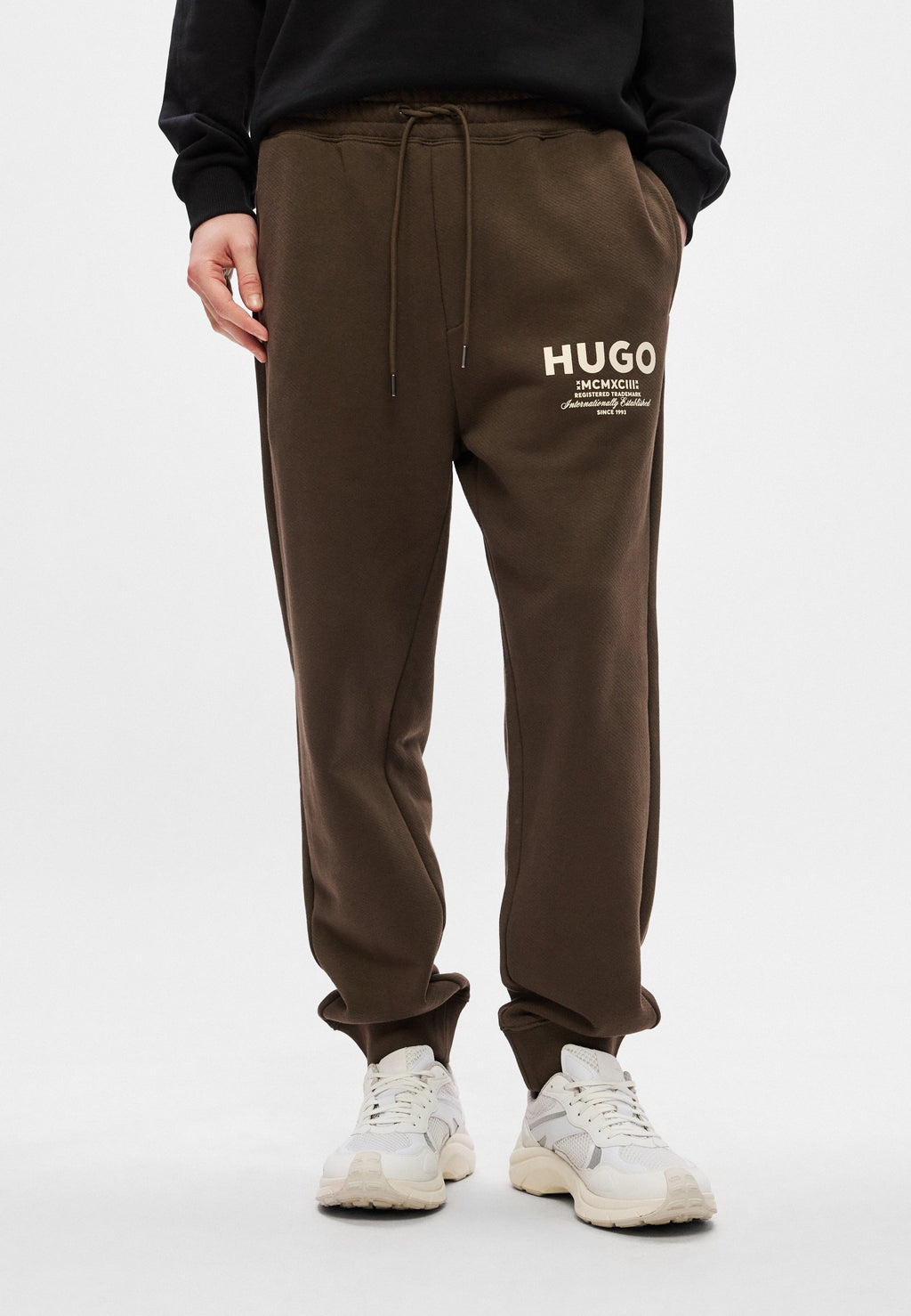 NEVEZ - Tracksuit bottoms - dark brown
