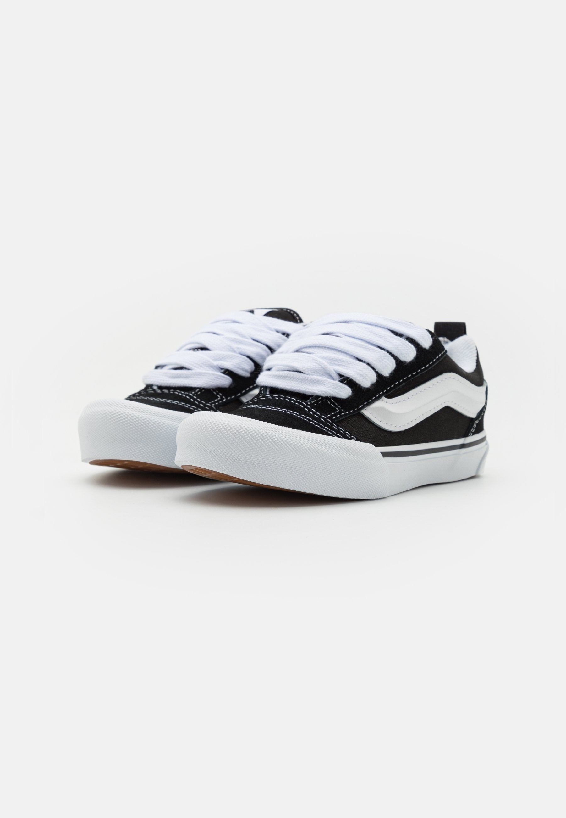 KNU SKOOL UNISEX - Skate shoes - black/true white