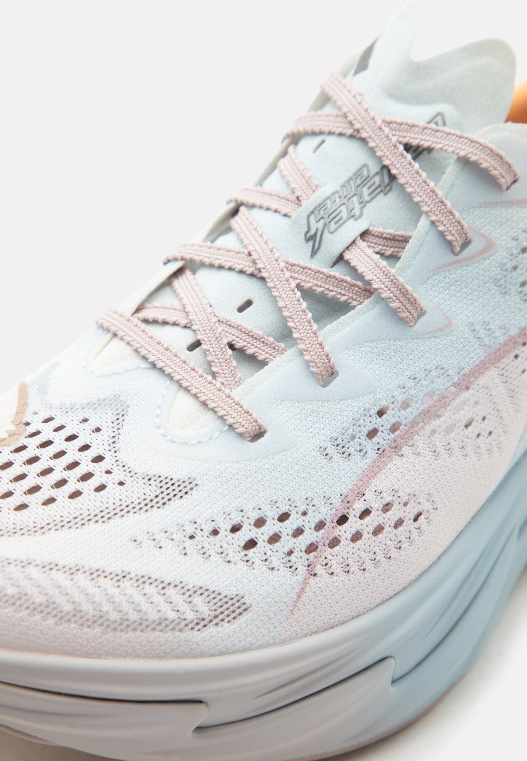 DEVIATE NITRO ELITE 4 - Road running shoes - jasmine flower/lucite/almost apricot