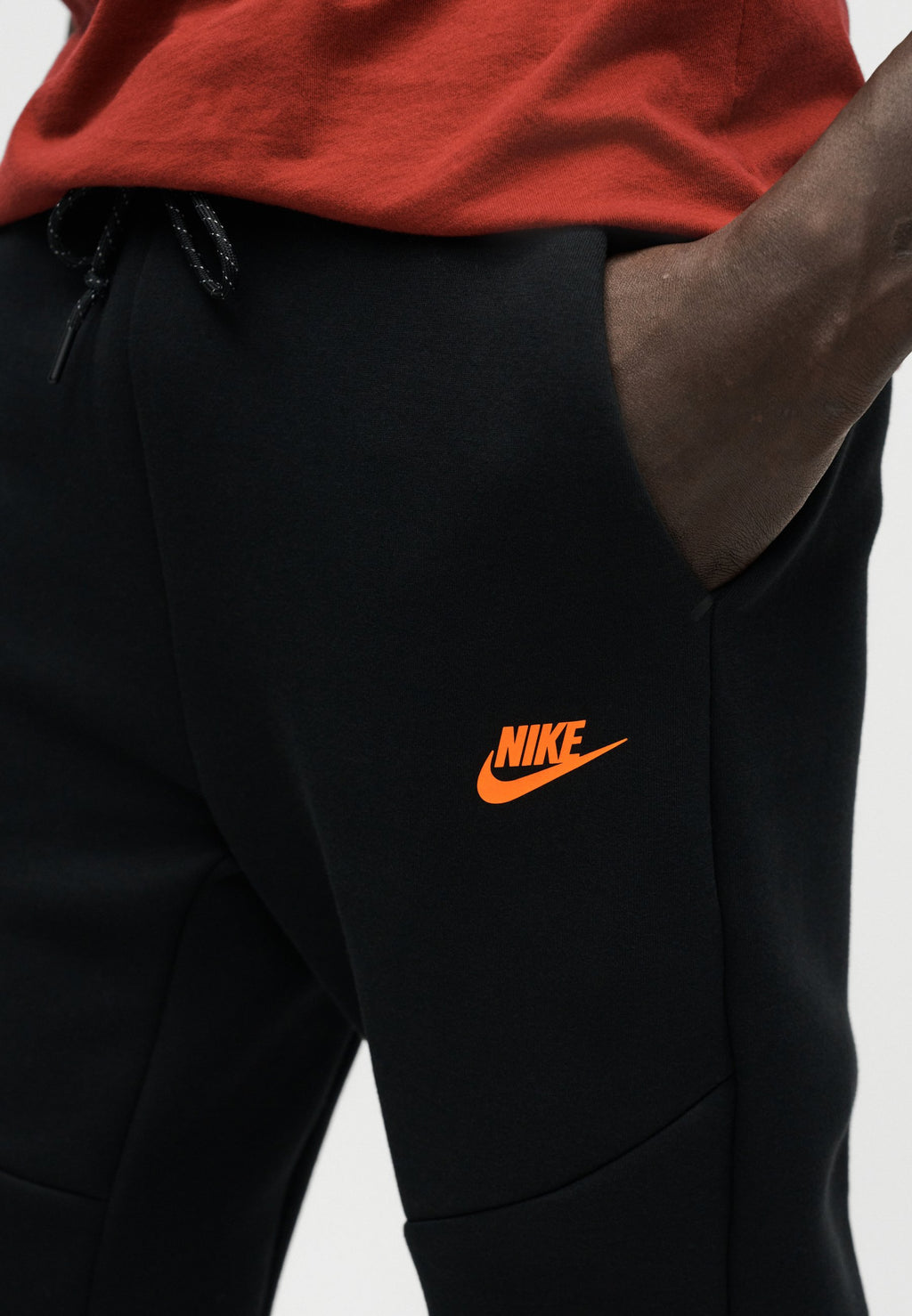 Tracksuit bottoms - black/hyper crimson