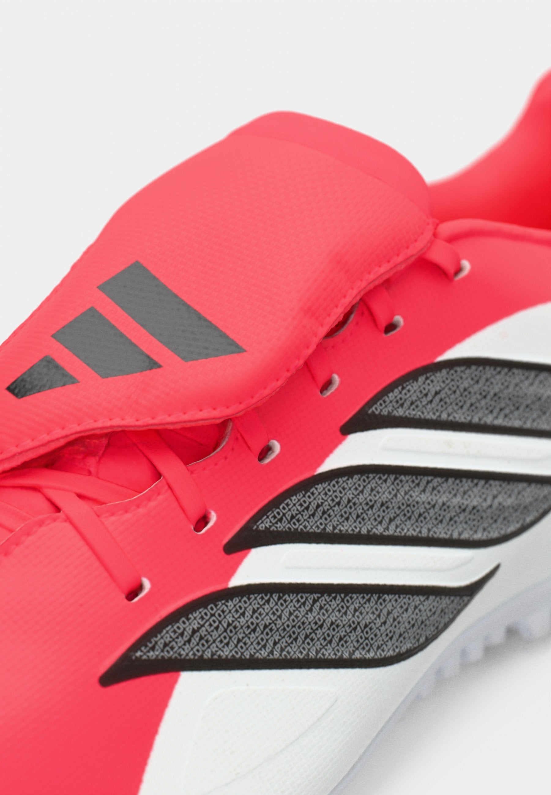 PREDATOR CLUB FOLD-OVER TONGUE  - Turf football boots - lucid red/core black/footwear white