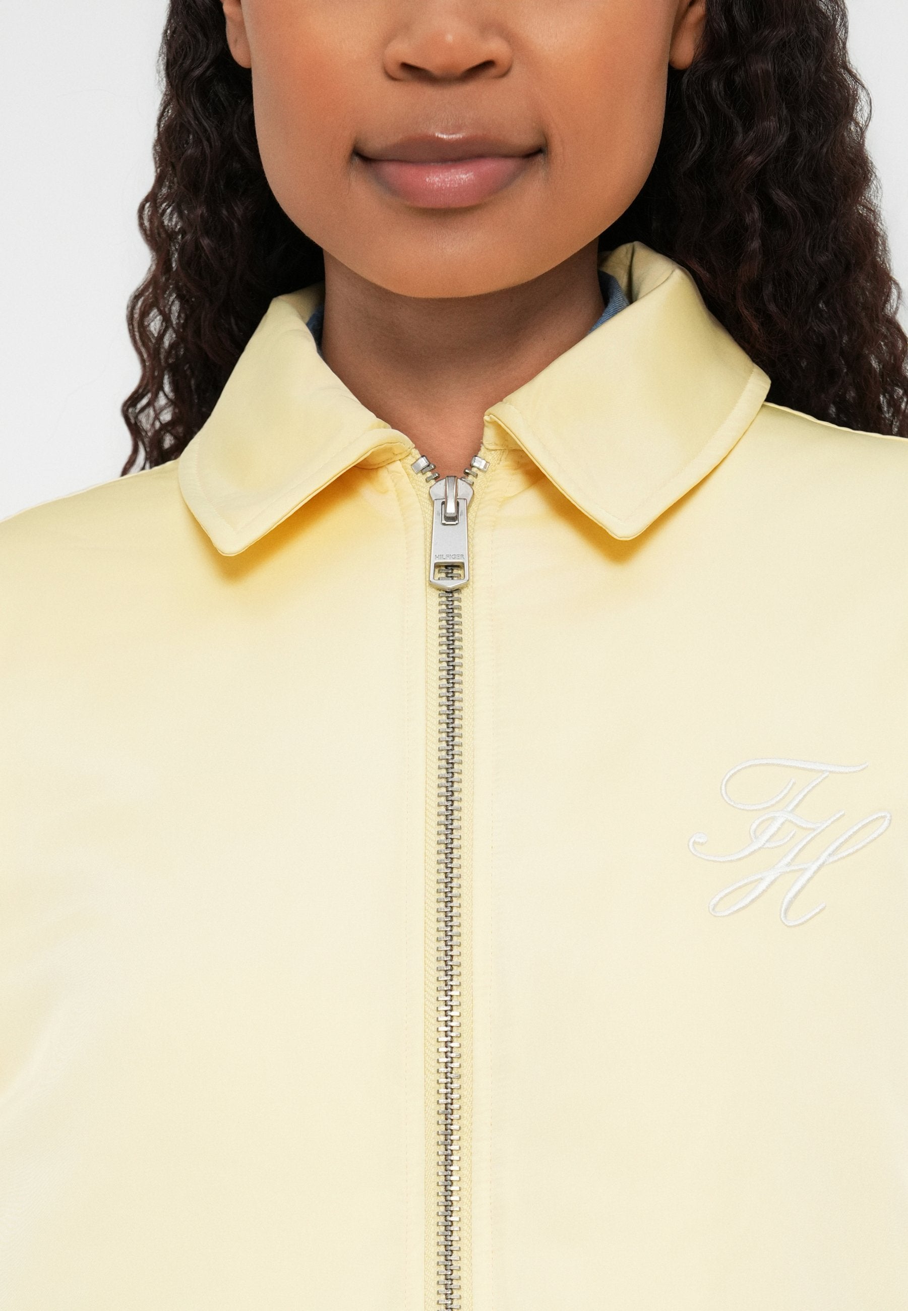 WATER REPELLENT SATIN RELAXED PADDED JACKET - Light jacket - zesty yellow