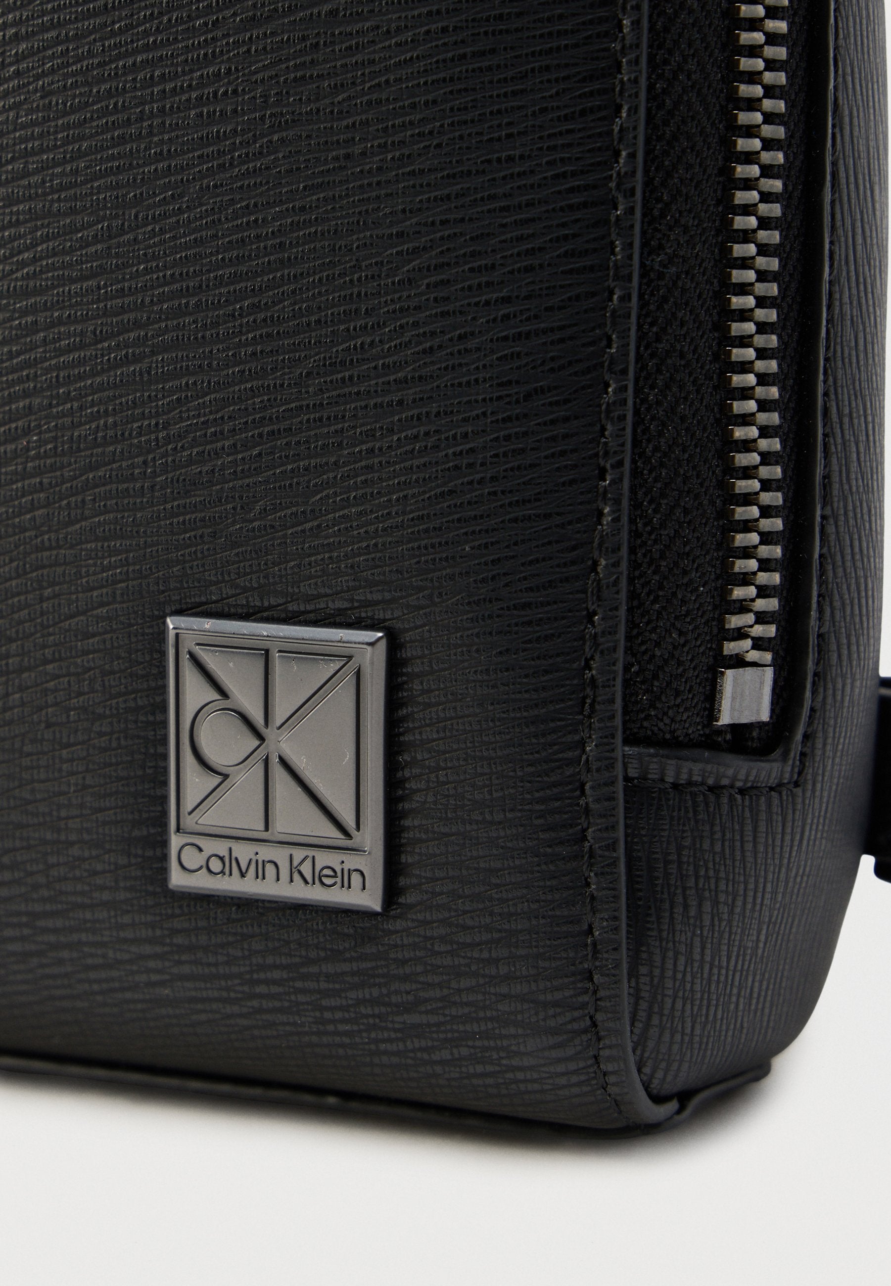 EMBLEM SLING - Cross body bag - black