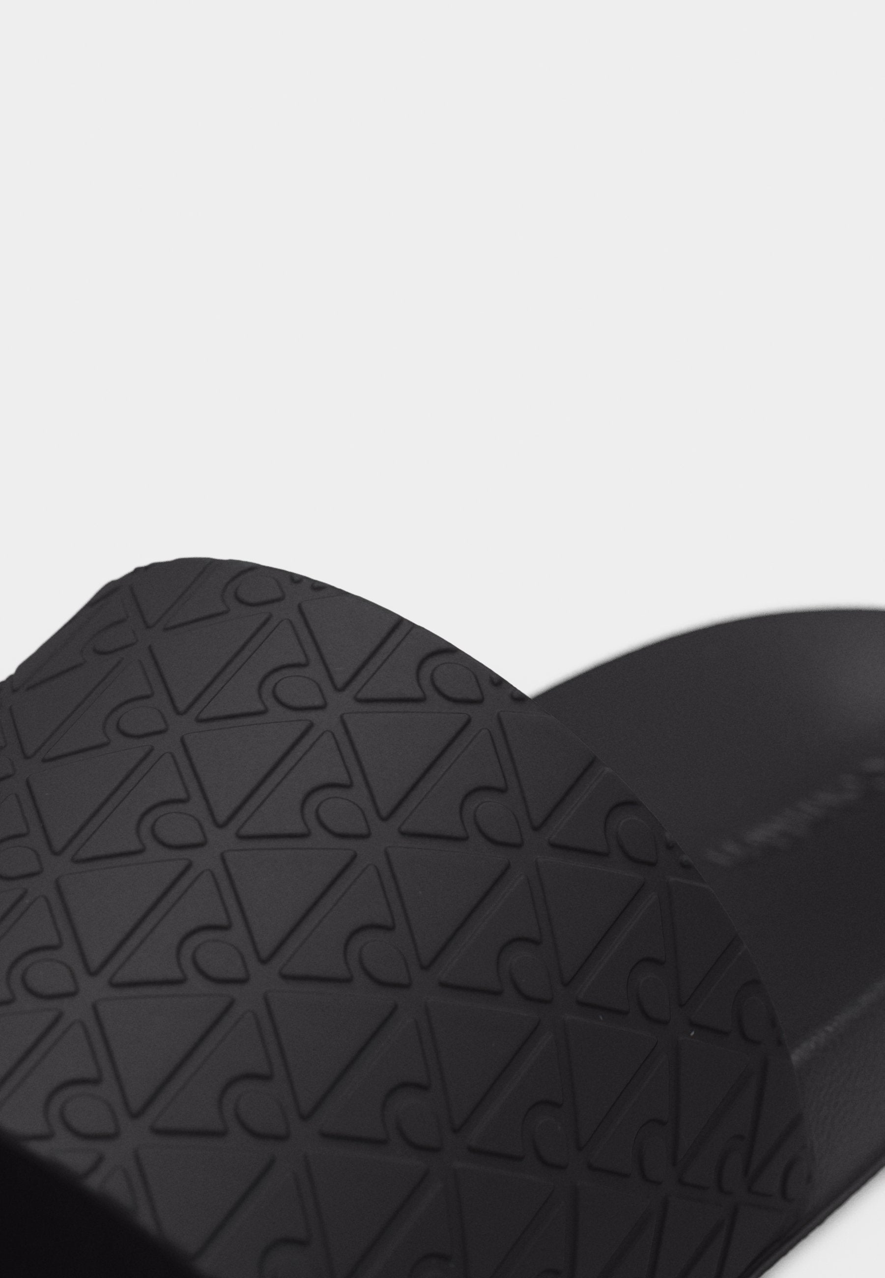 ESS SLIDE - Pool slides - triple black mono