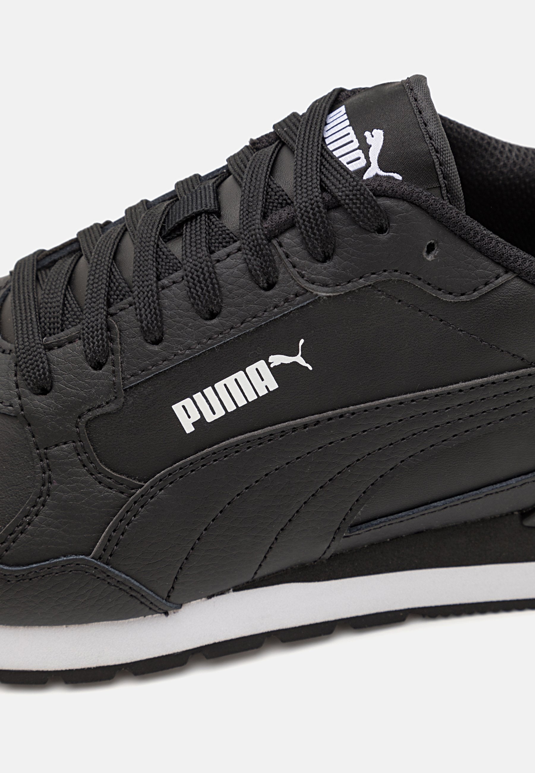 ST RUNNER V4 UNISEX - Trainers - black/white
