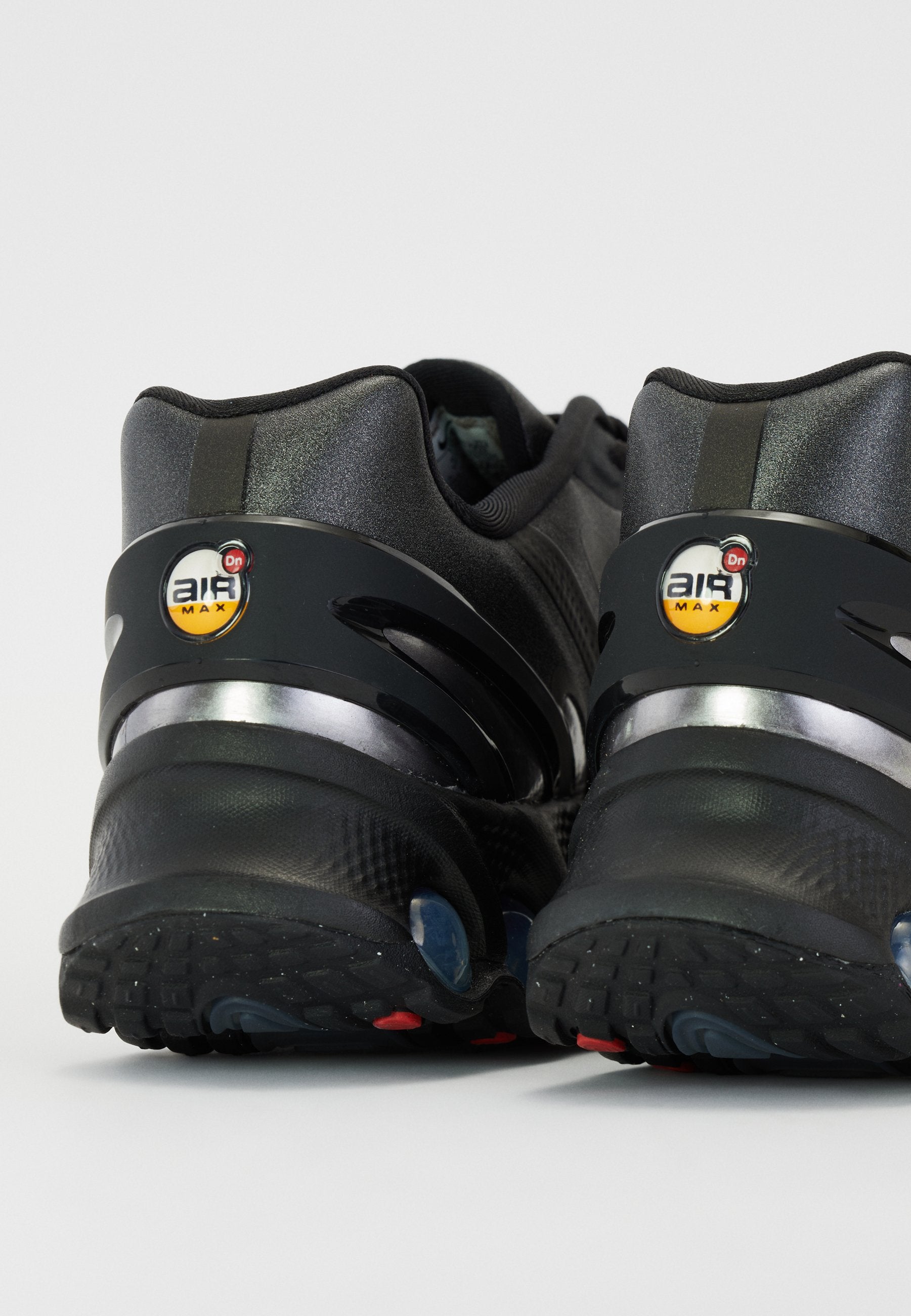 AIR MAX DN8 - Baskets basses - black/metallic dark grey/iron grey