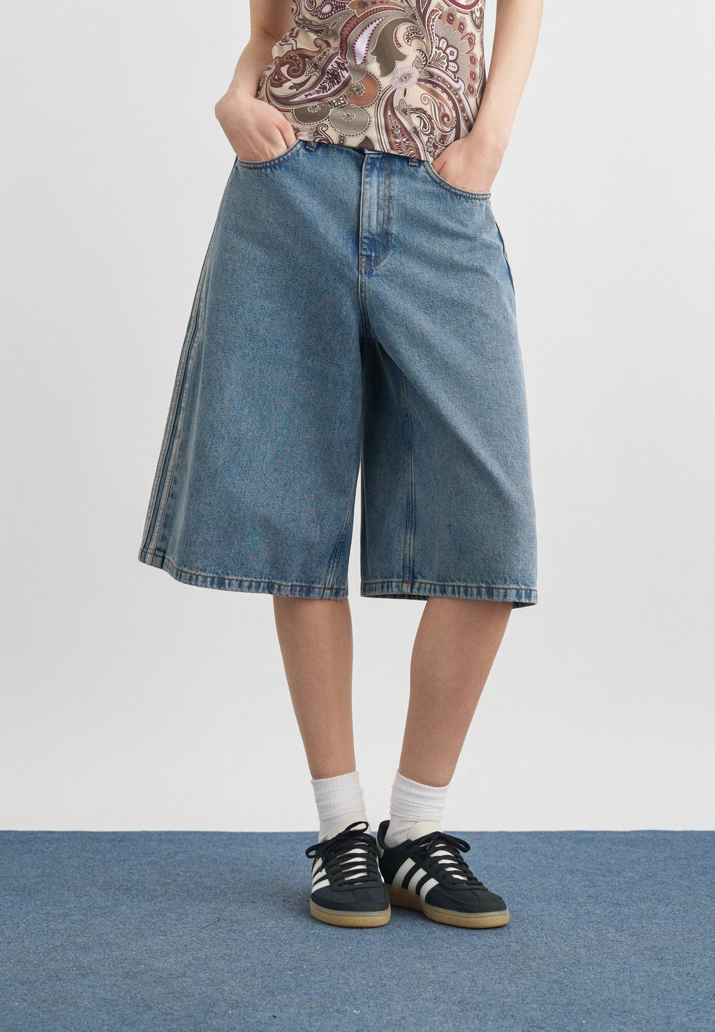 JORTS - Denim shorts - worn blue denim